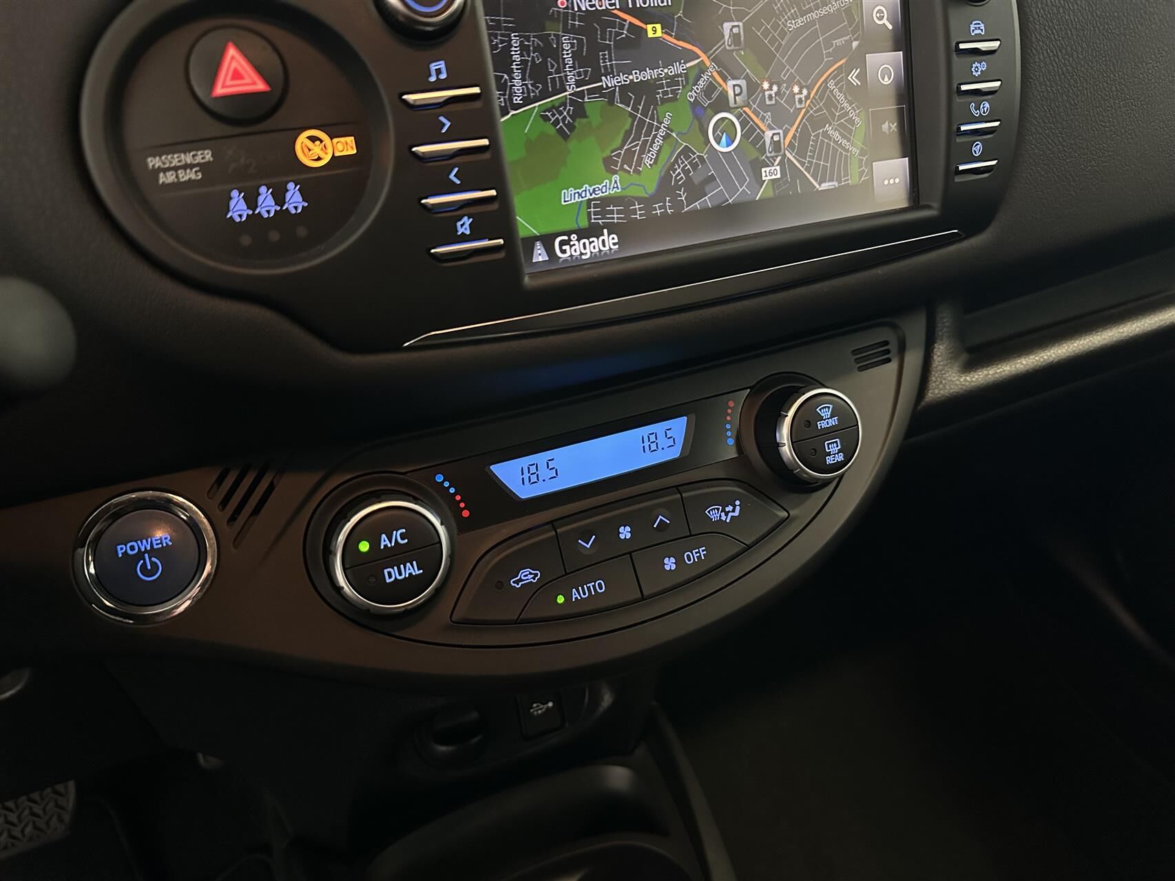 Billede af Toyota Yaris 1,5 B/EL H2 Premium E-CVT 100HK 5d Trinl. Gear