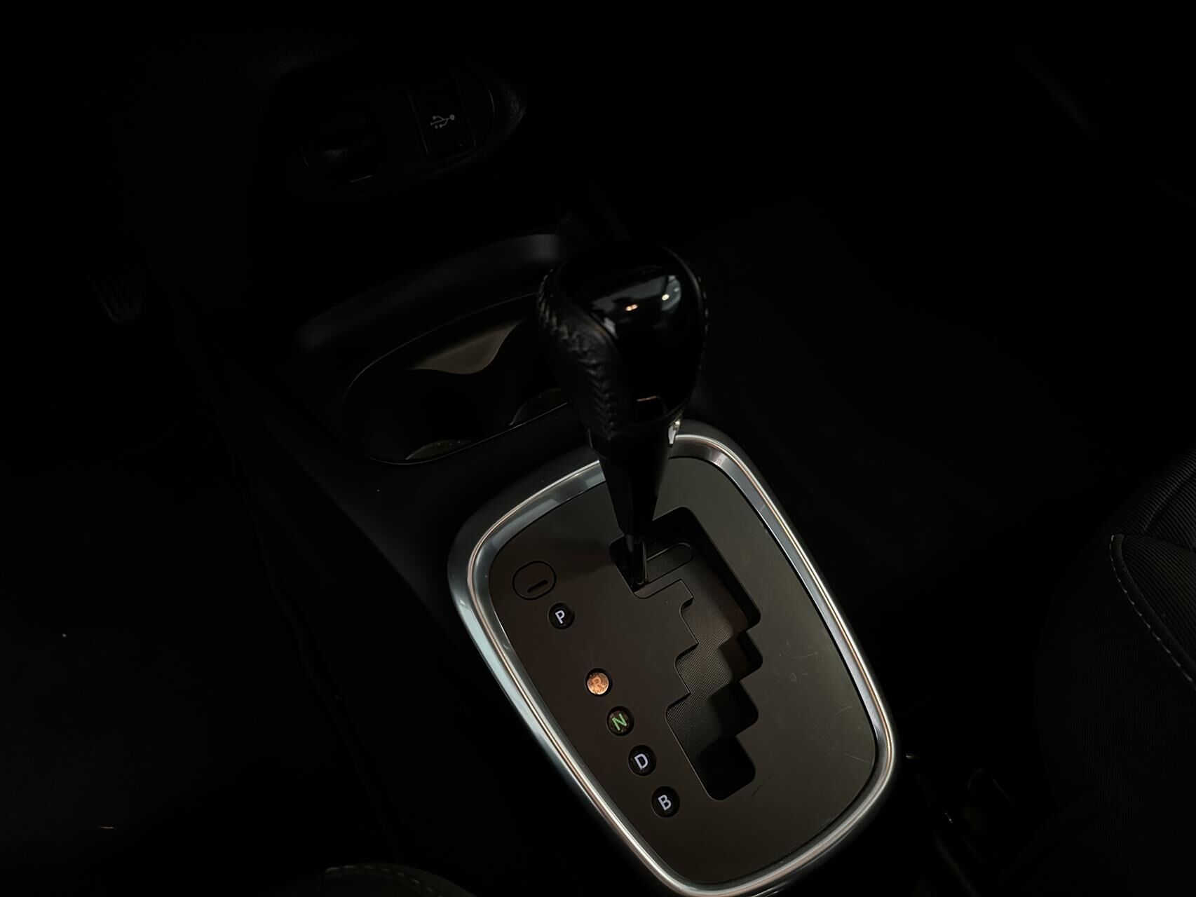 Billede af Toyota Yaris 1,5 B/EL H2 Premium E-CVT 100HK 5d Trinl. Gear