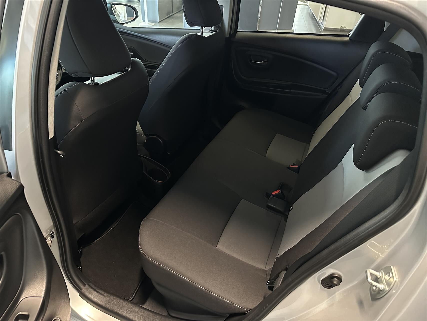 Billede af Toyota Yaris 1,5 B/EL H2 Premium E-CVT 100HK 5d Trinl. Gear