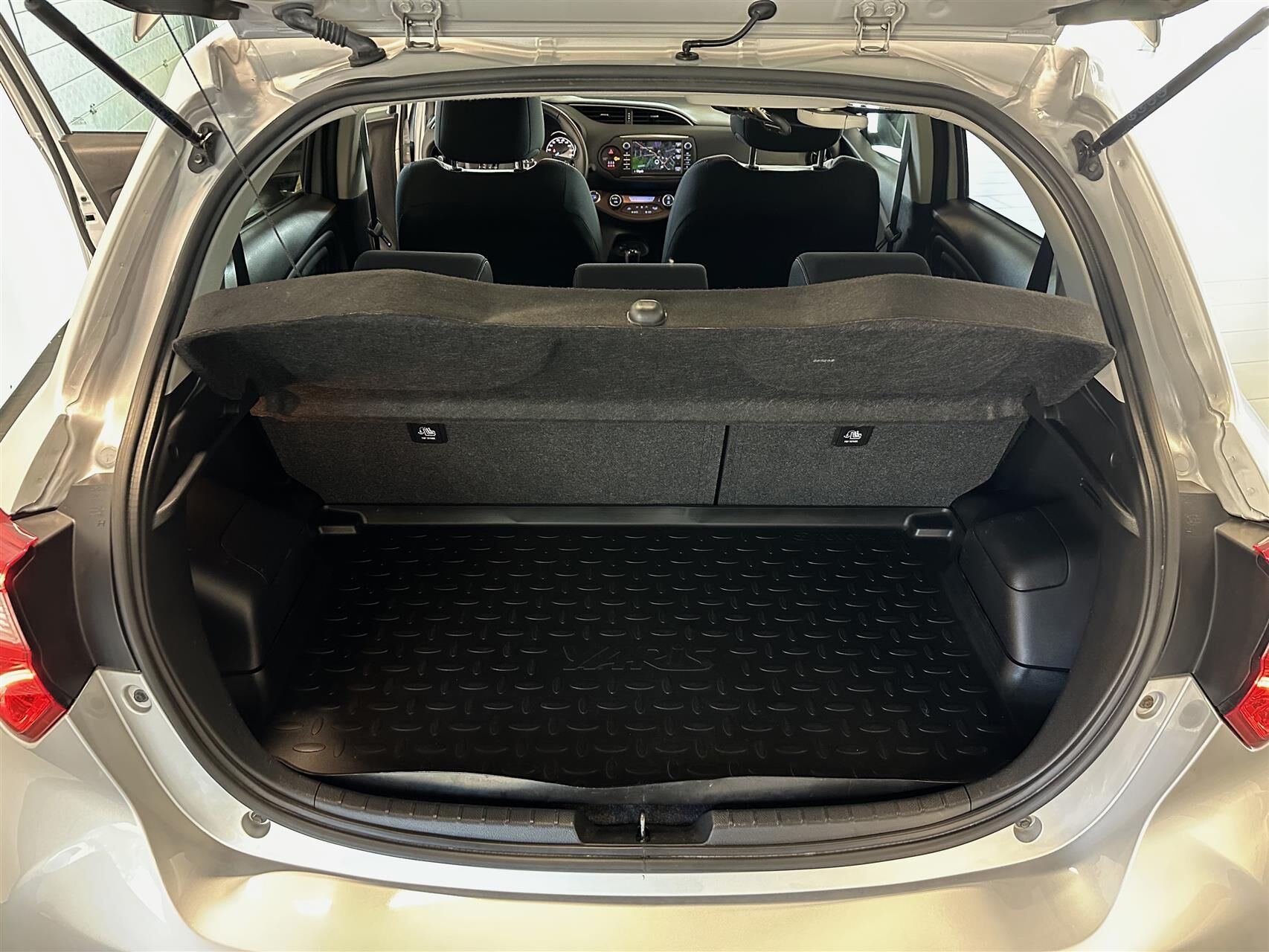 Billede af Toyota Yaris 1,5 B/EL H2 Premium E-CVT 100HK 5d Trinl. Gear