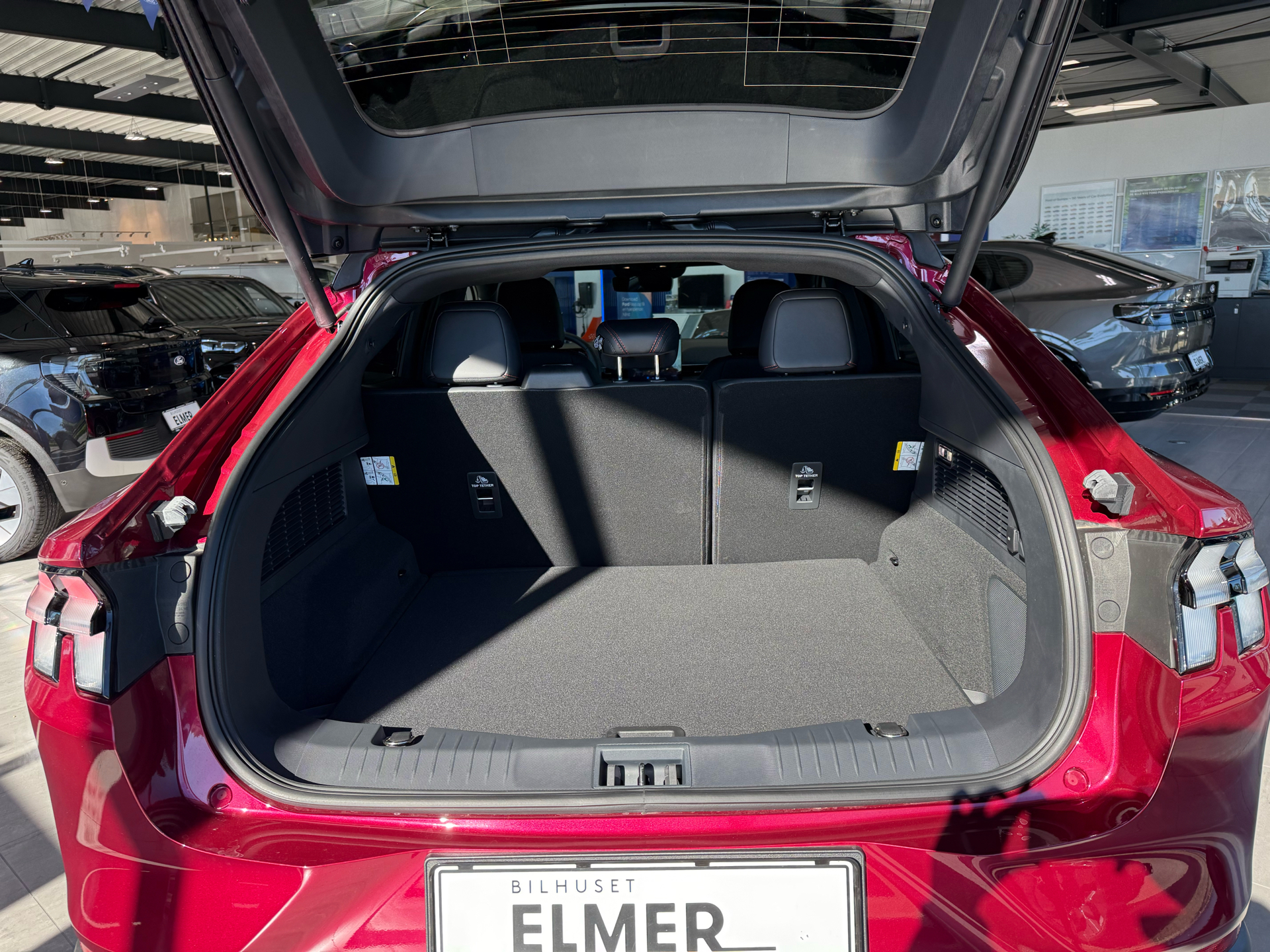 Billede af Ford Mustang Mach-E EL UR Premium AWD 375HK 5d Aut.