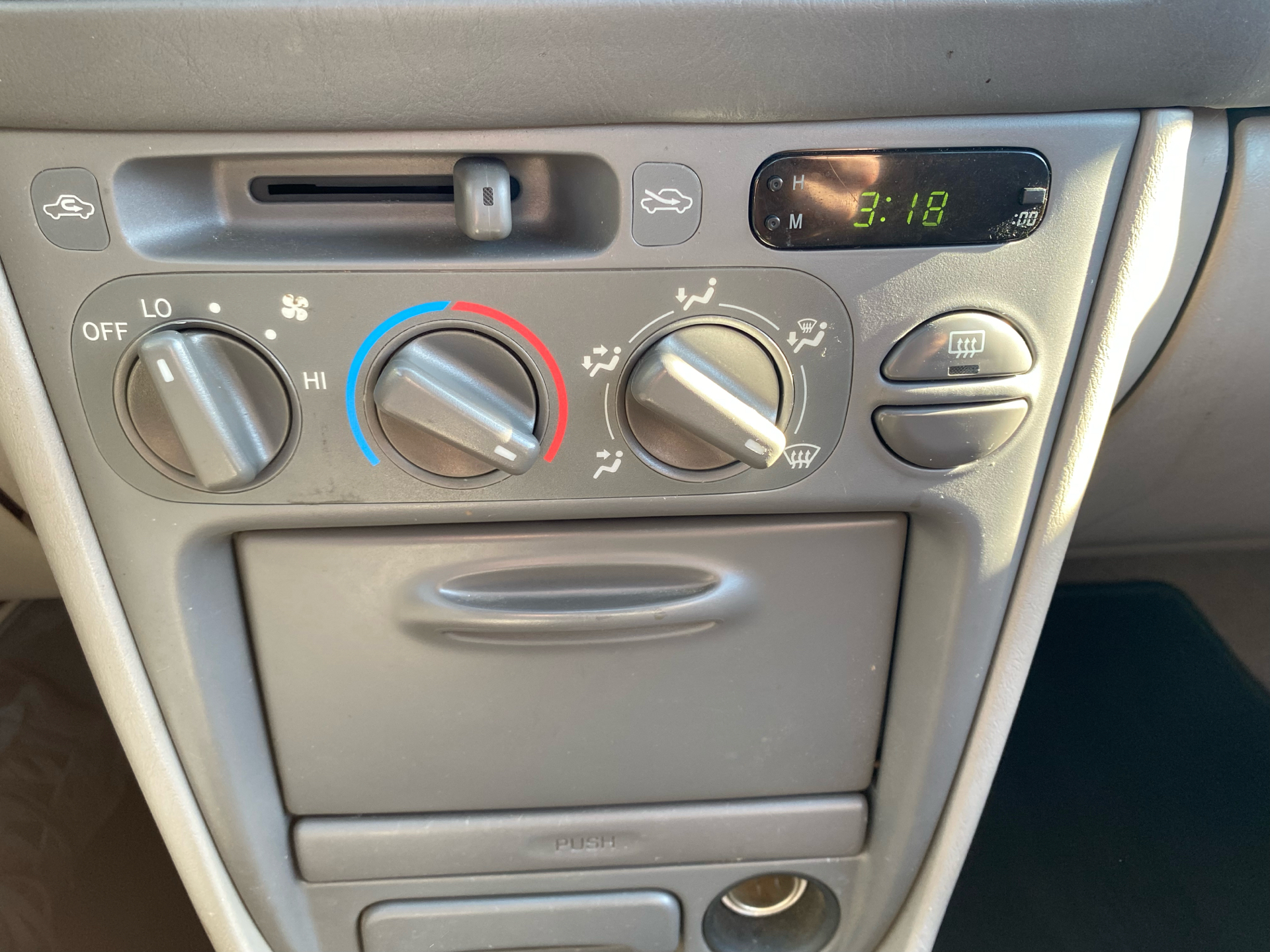 Billede af Toyota Corolla 1,6 Linea Terra 107HK Aut.