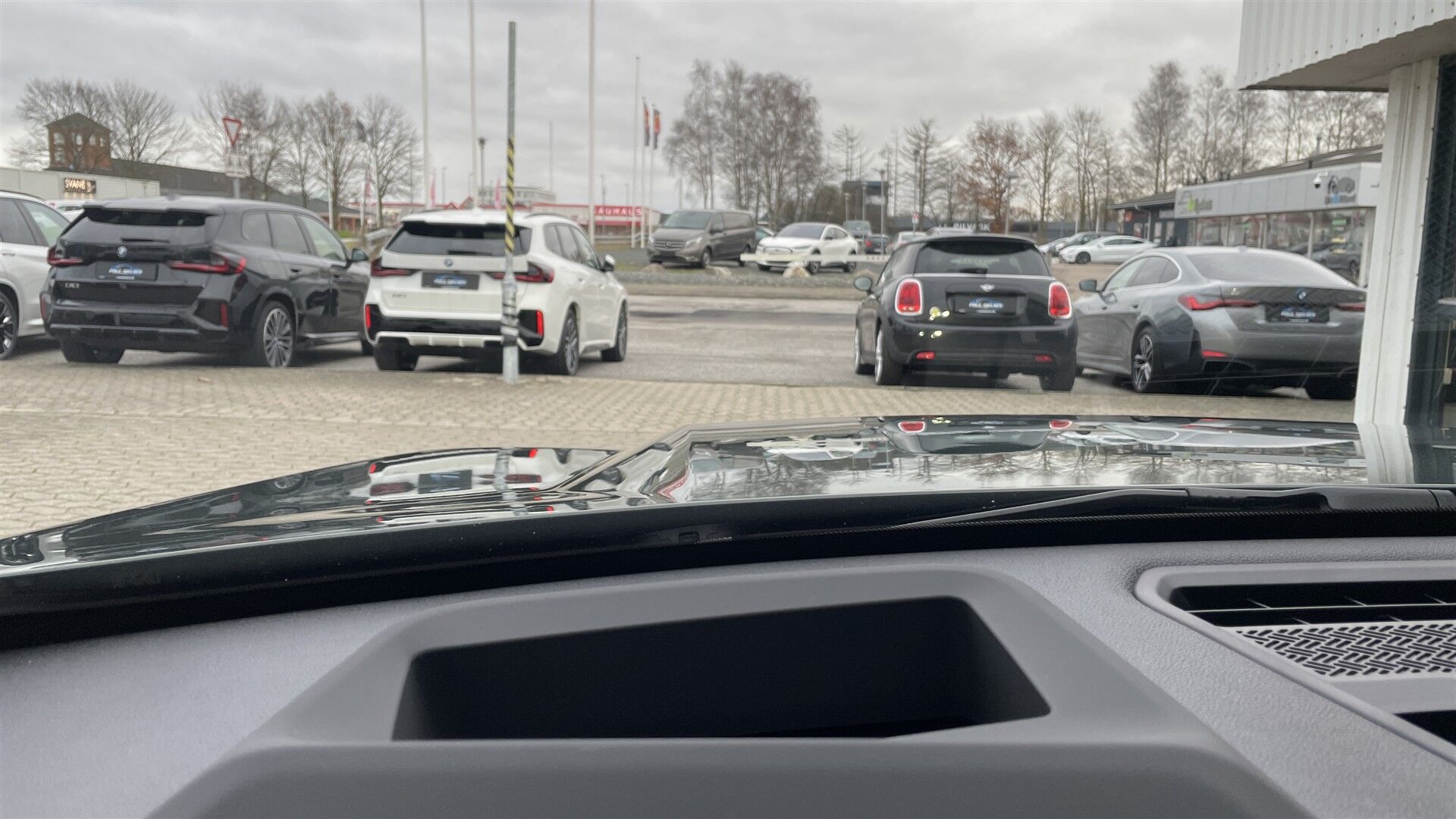 Billede af BMW iX1 xDrive30 Fully Charged 4x4 313HK 5d Aut.