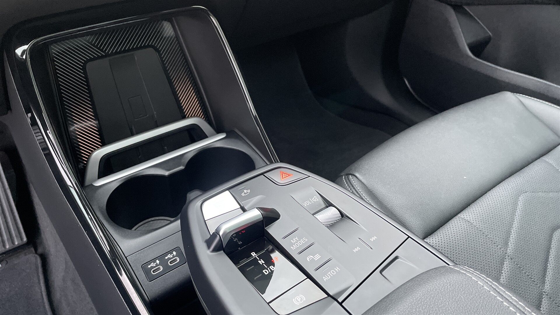 Billede af BMW iX1 xDrive30 Fully Charged 4x4 313HK 5d Aut.