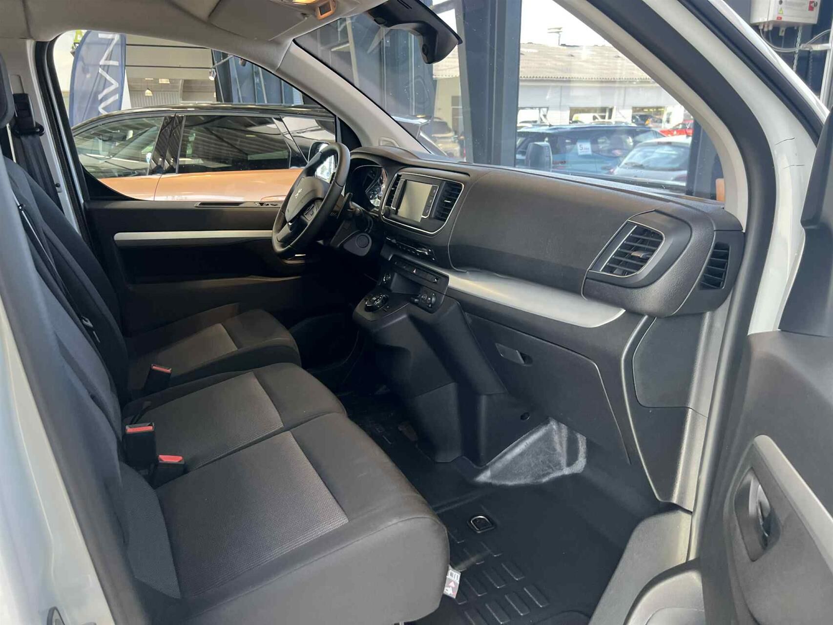 Billede af Peugeot Expert L3 2,0 BlueHDi Premium EAT8 177HK Van 8g Aut.