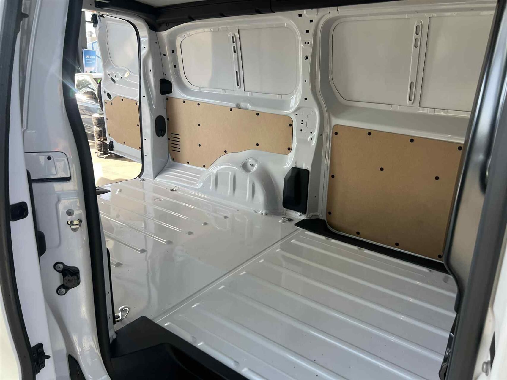 Billede af Peugeot Expert L3 2,0 BlueHDi Premium EAT8 177HK Van 8g Aut.