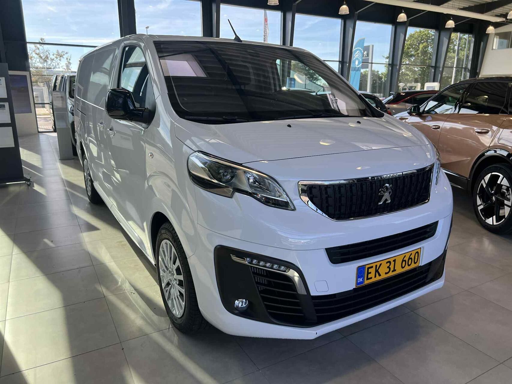 Billede af Peugeot Expert L3 2,0 BlueHDi Premium EAT8 177HK Van 8g Aut.