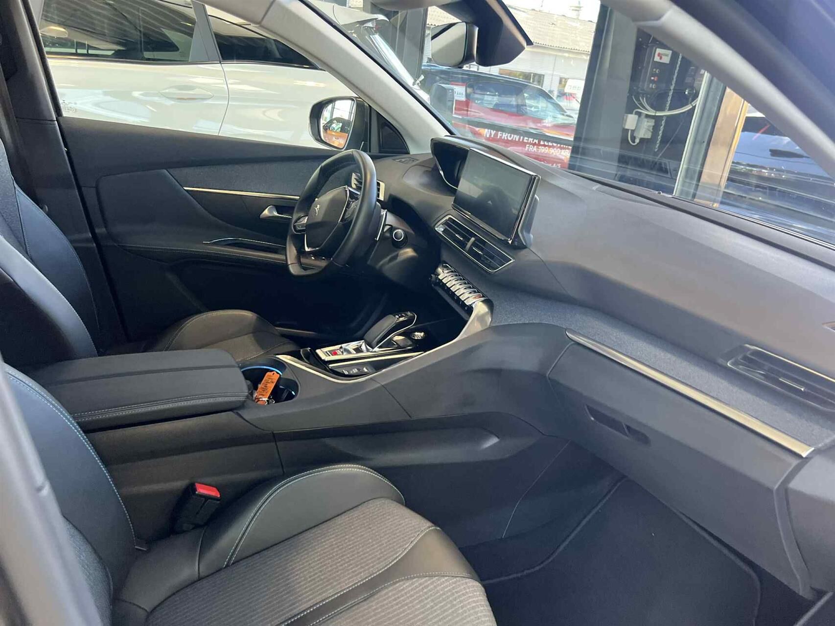 Billede af Peugeot 3008 1,6 PureTech  Plugin-hybrid Allure Pack EAT8 225HK 5d 8g Aut.