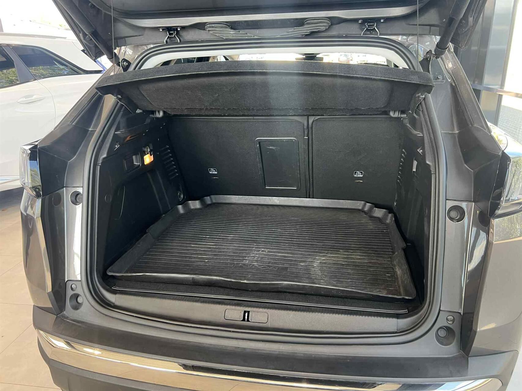 Billede af Peugeot 3008 1,6 PureTech  Plugin-hybrid Allure Pack EAT8 225HK 5d 8g Aut.