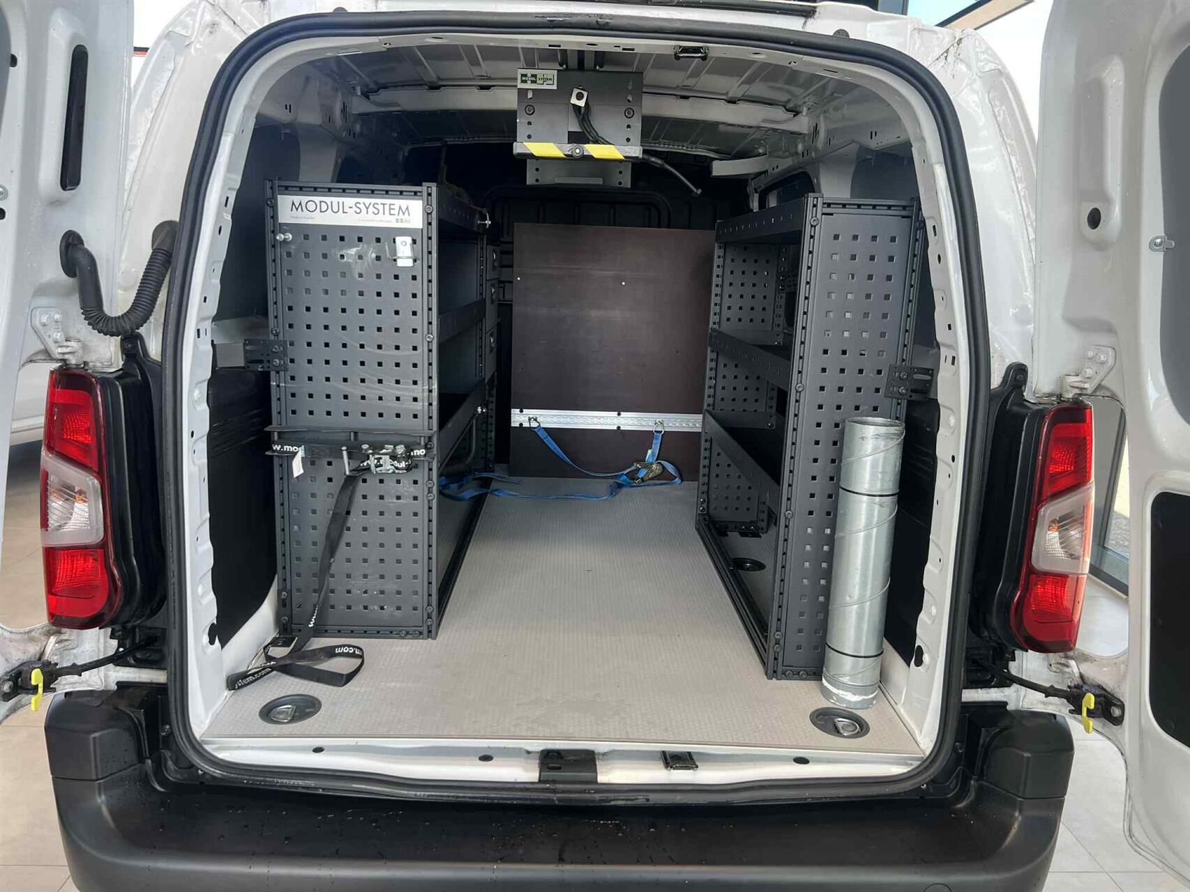 Billede af Opel Combo L2V2 1,5 D Essentia 102HK Van 6g