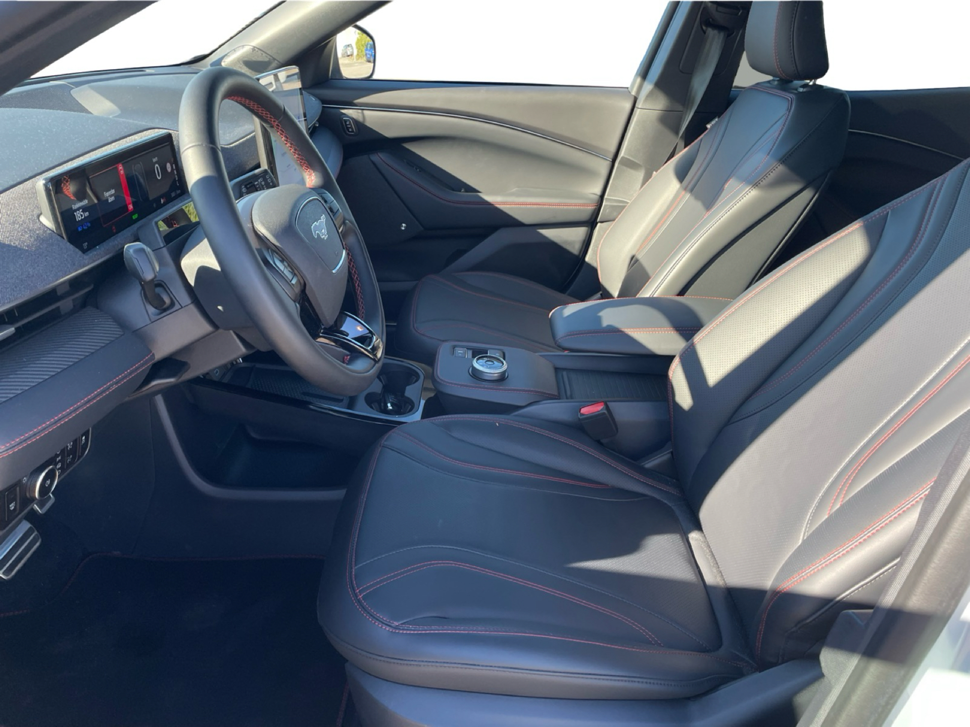 Billede af Ford Mustang Mach-E EL UR Premium AWD 351HK 5d Aut.