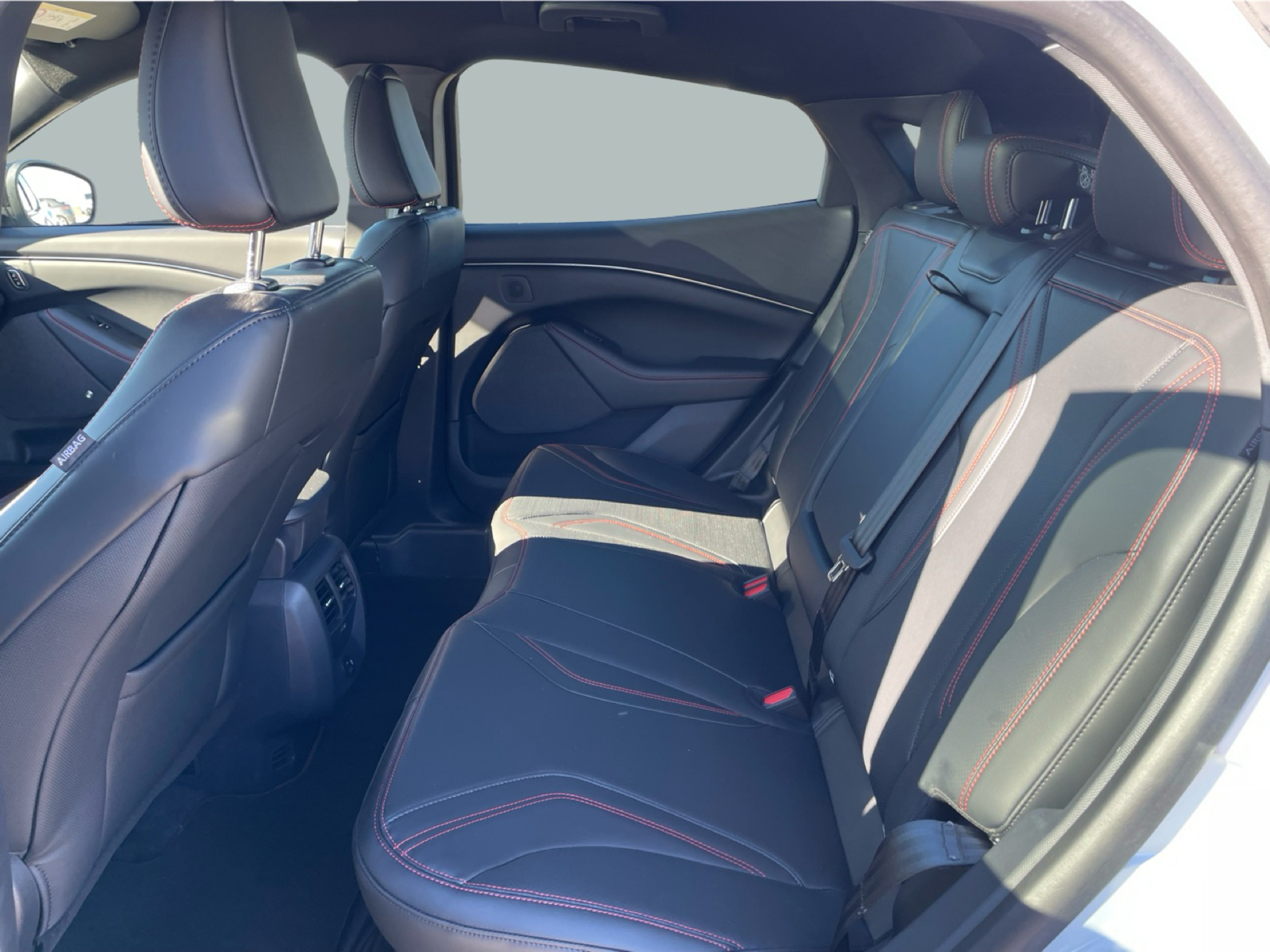 Billede af Ford Mustang Mach-E EL UR Premium AWD 351HK 5d Aut.