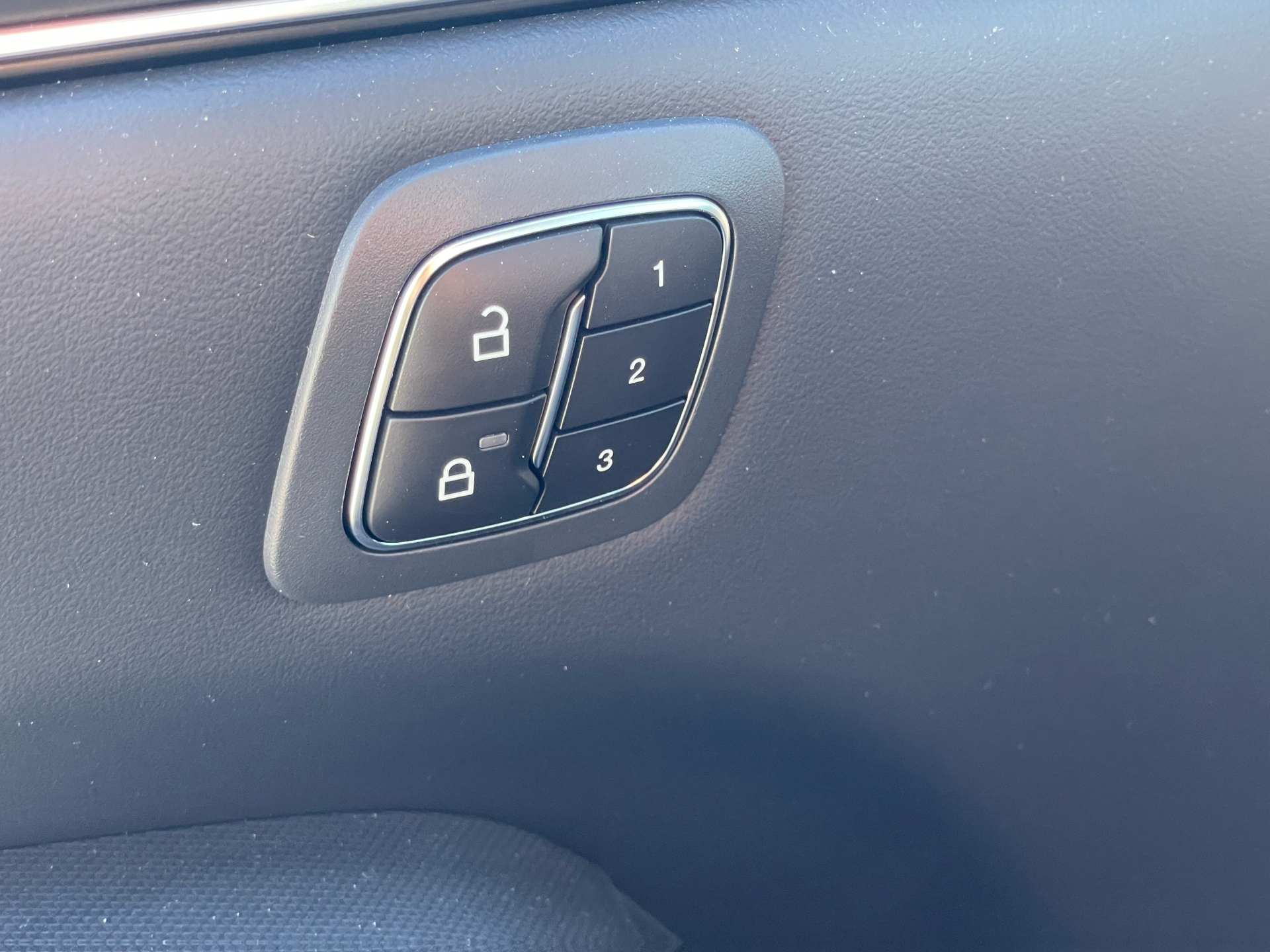 Billede af Ford Mustang Mach-E EL UR Premium AWD 351HK 5d Aut.