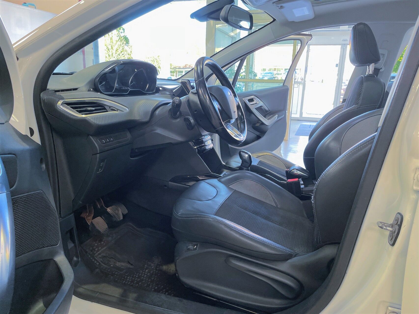 Billede af Peugeot 2008 1,6 BlueHDi Desire Sky X 100HK