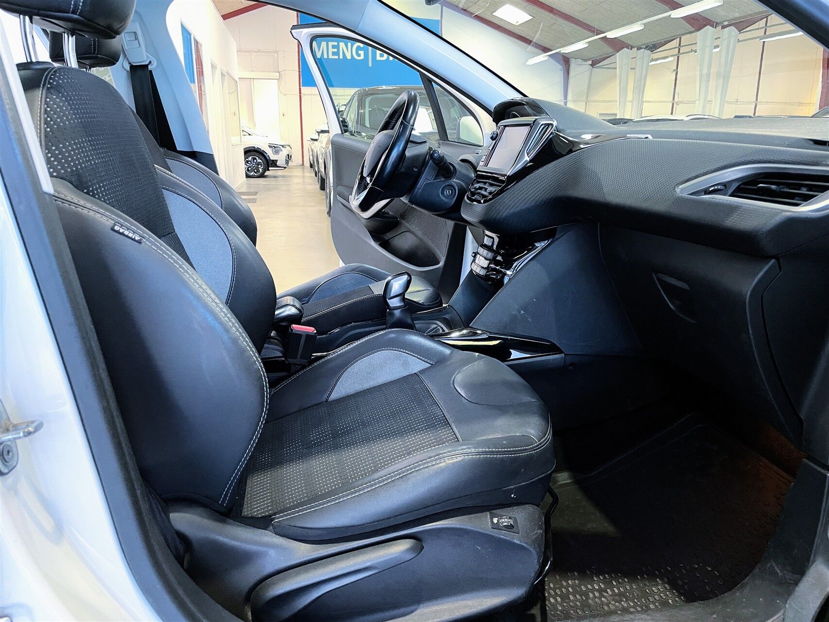 Billede af Peugeot 2008 1,6 BlueHDi Desire Sky X 100HK