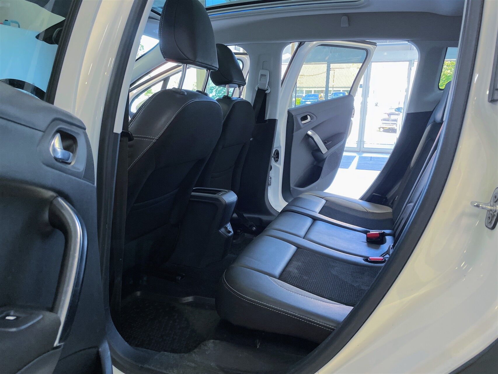 Billede af Peugeot 2008 1,6 BlueHDi Desire Sky X 100HK