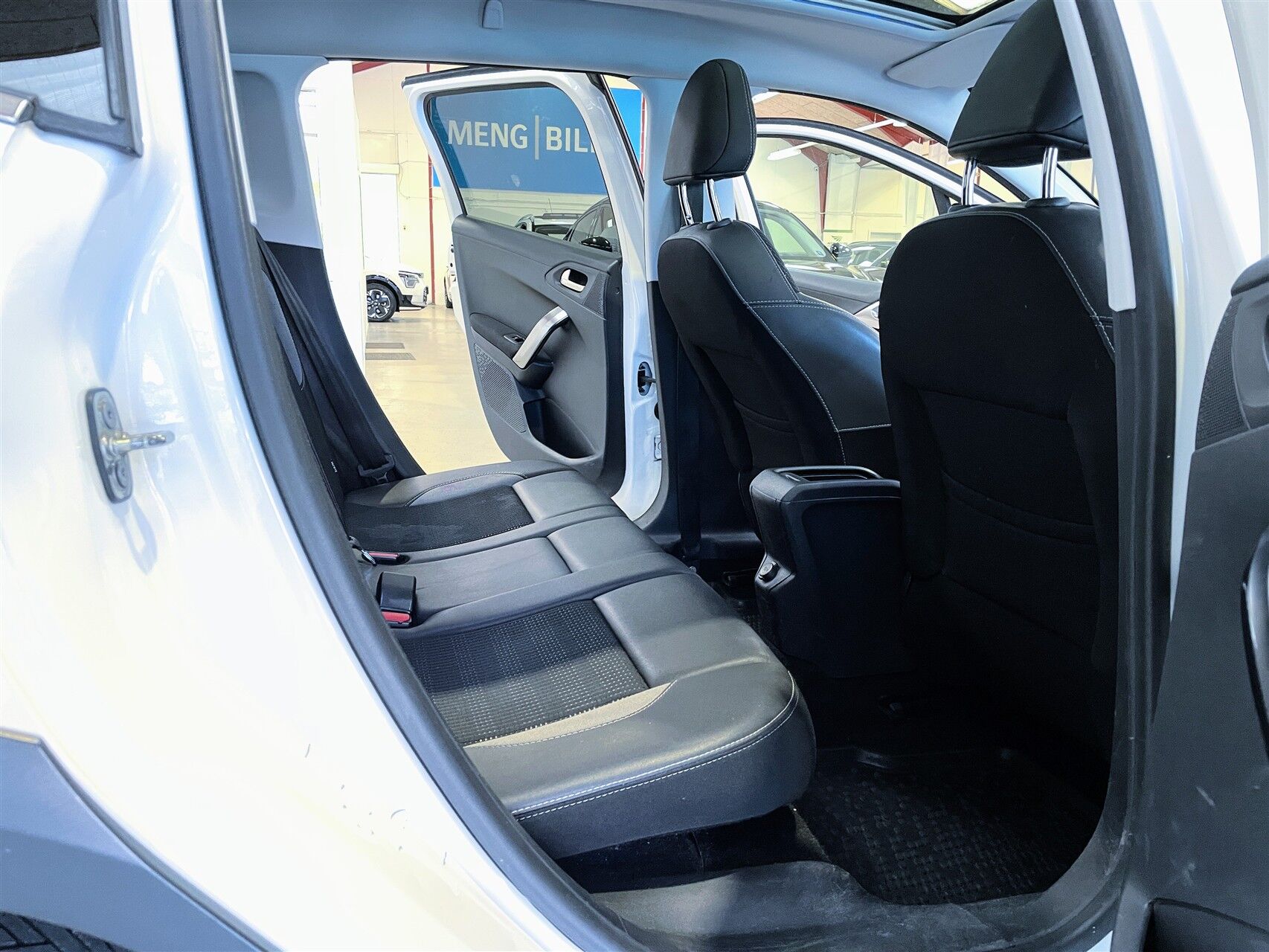 Billede af Peugeot 2008 1,6 BlueHDi Desire Sky X 100HK