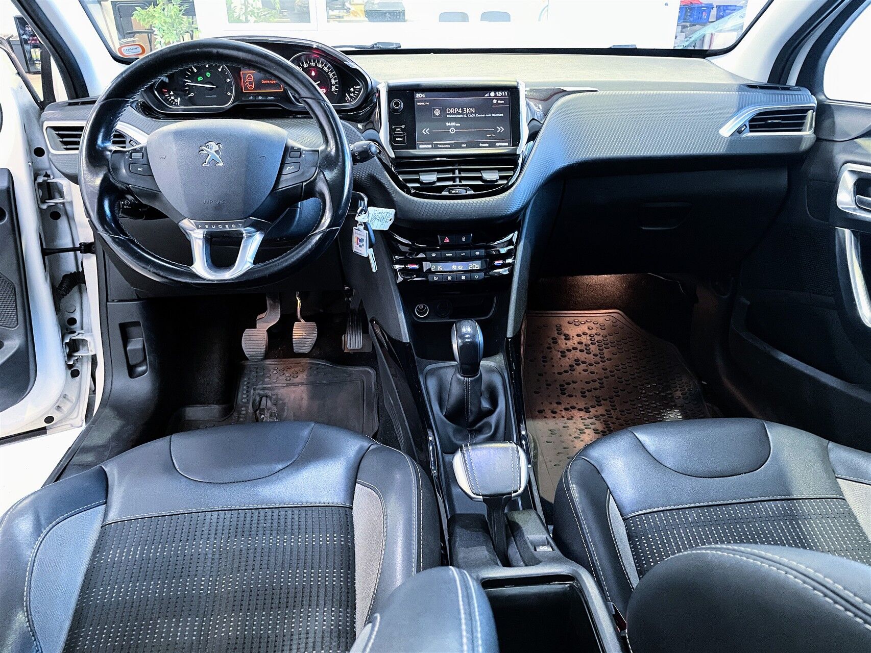 Billede af Peugeot 2008 1,6 BlueHDi Desire Sky X 100HK
