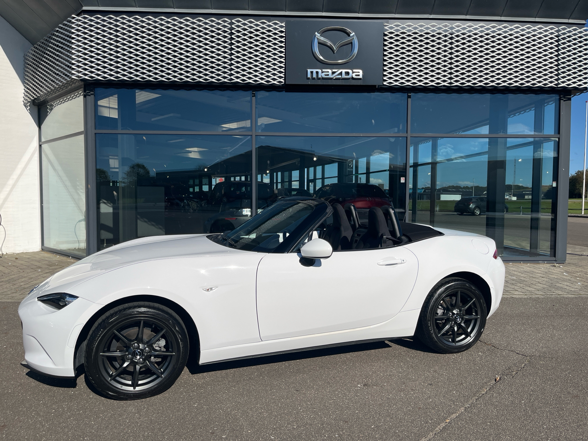 Billede af Mazda MX-5 Roadster 1,5 Skyactiv-G 131HK Cabr. 6g