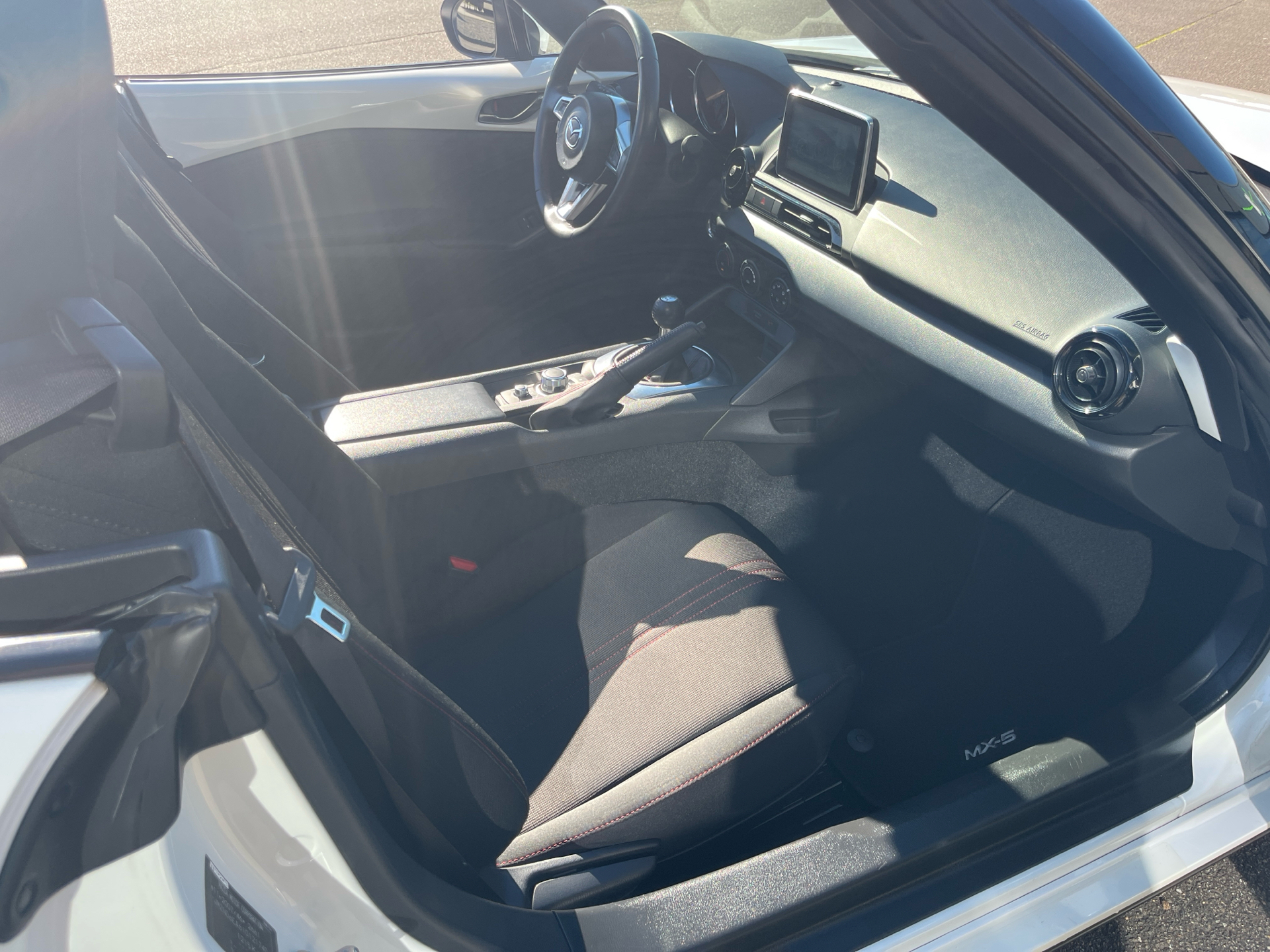 Billede af Mazda MX-5 Roadster 1,5 Skyactiv-G 131HK Cabr. 6g