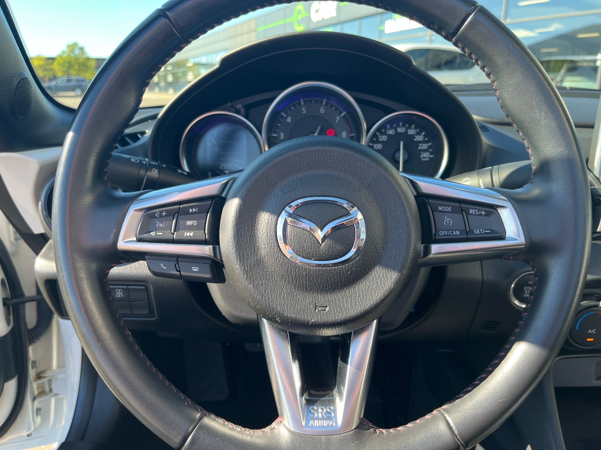 Billede af Mazda MX-5 Roadster 1,5 Skyactiv-G 131HK Cabr. 6g