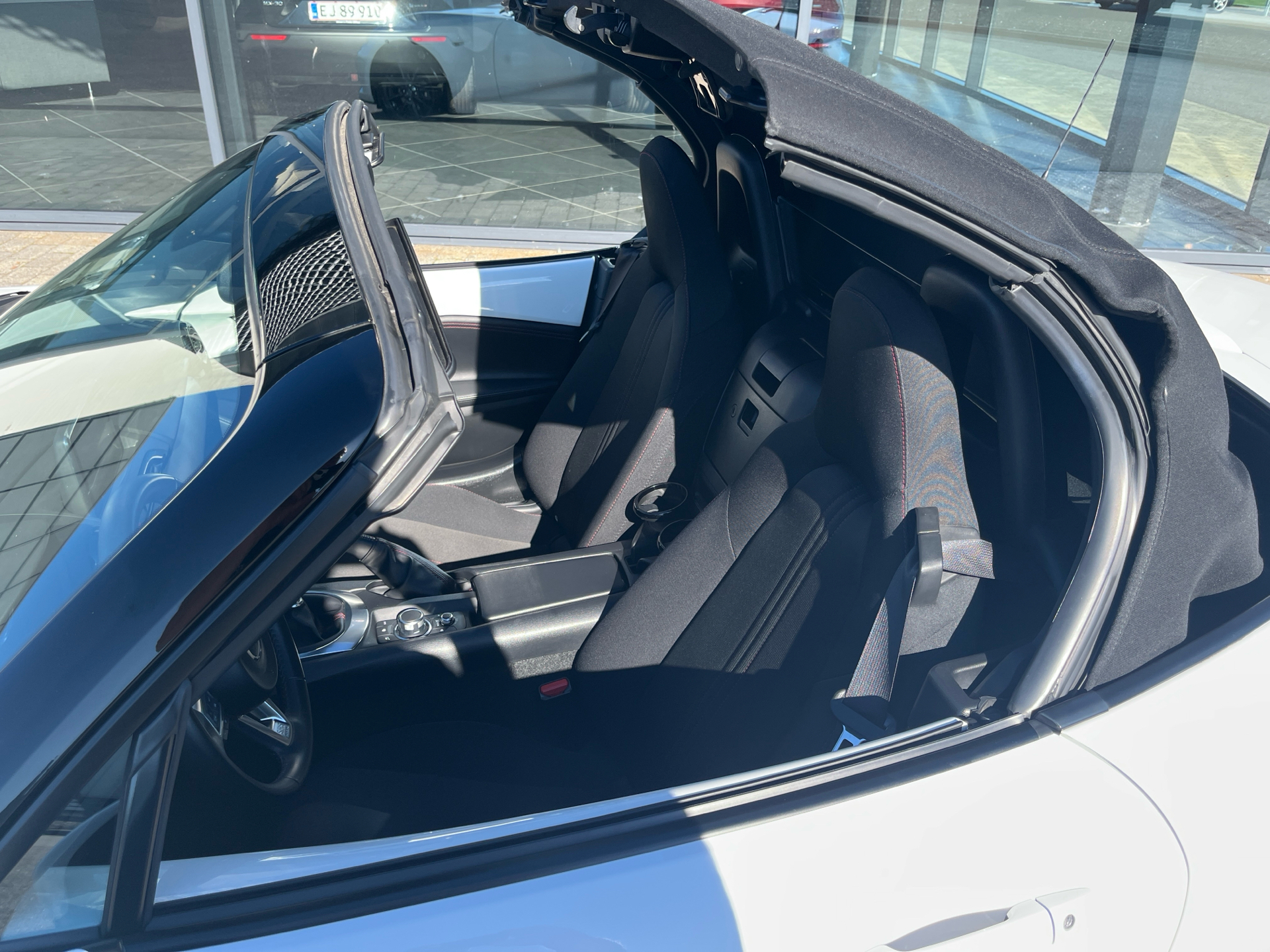Billede af Mazda MX-5 Roadster 1,5 Skyactiv-G 131HK Cabr. 6g