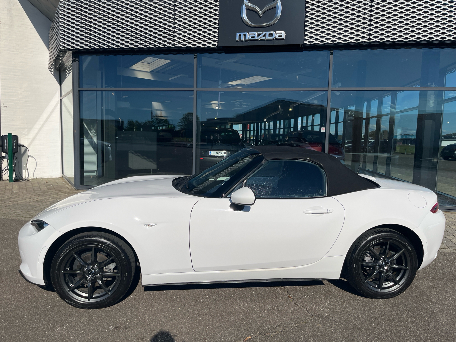 Billede af Mazda MX-5 Roadster 1,5 Skyactiv-G 131HK Cabr. 6g