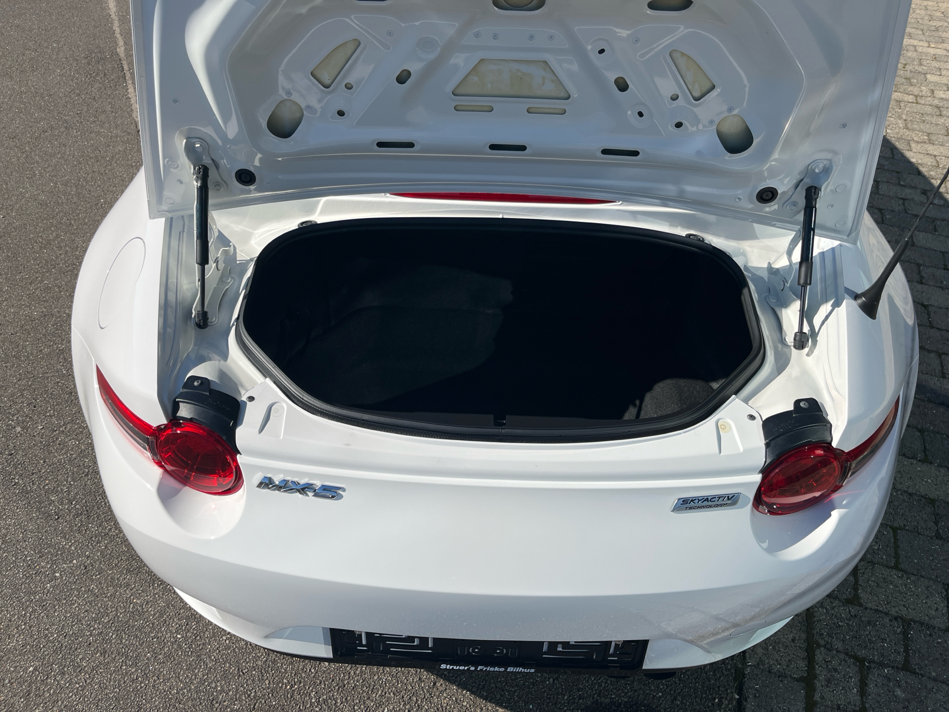 Billede af Mazda MX-5 Roadster 1,5 Skyactiv-G 131HK Cabr. 6g
