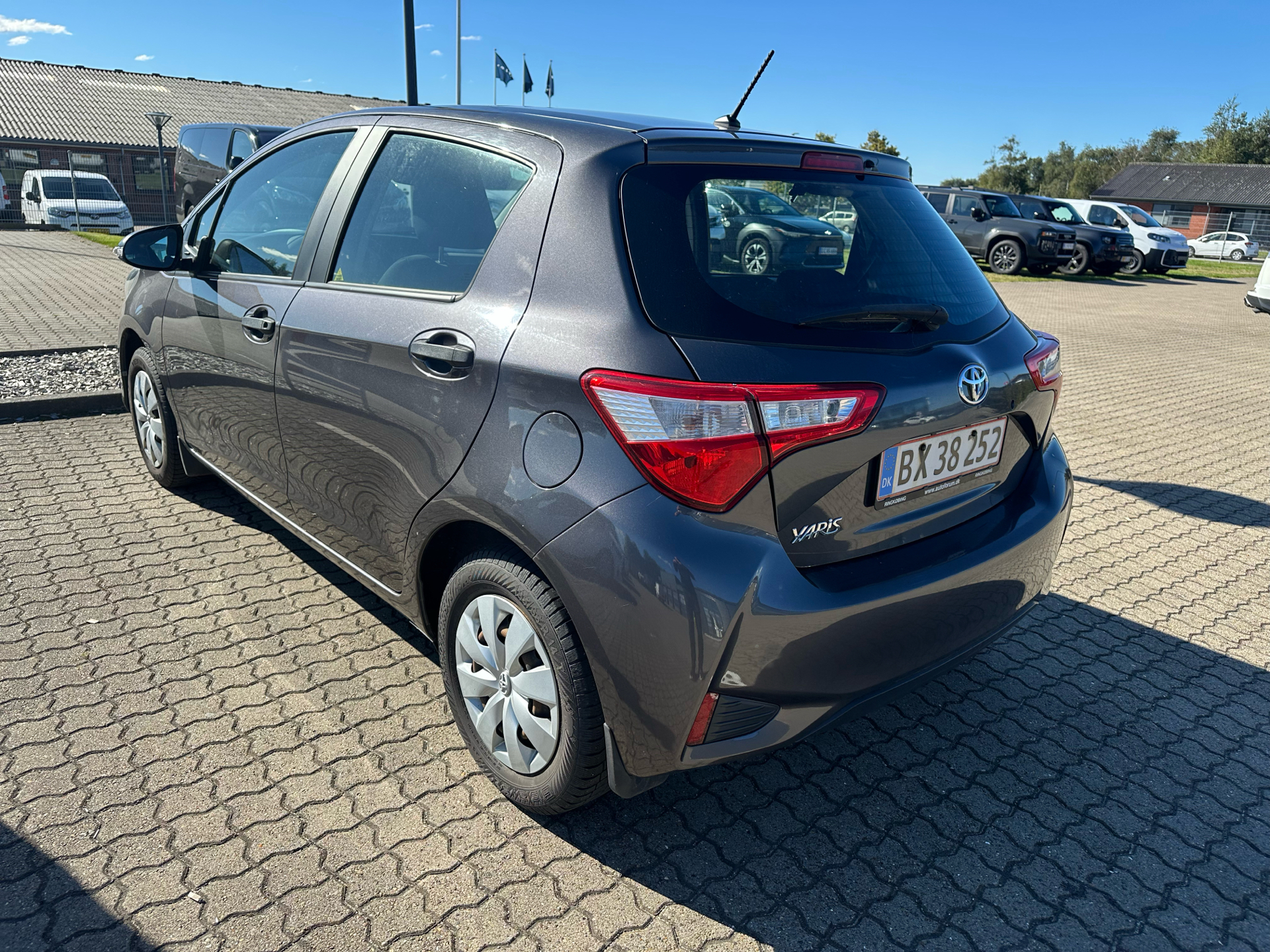 Billede af Toyota Yaris 1,0 VVT-I T1 69HK 5d