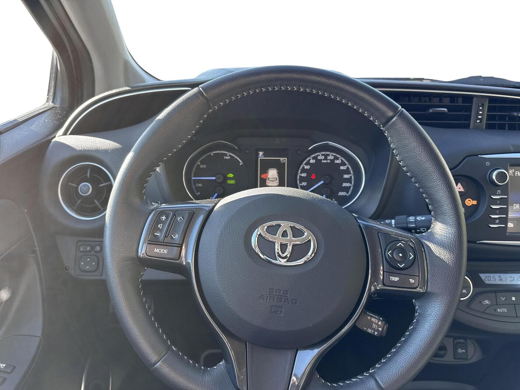 Billede af Toyota Yaris 1,5 Hybrid H3 Y20 E-CVT 100HK 5d Trinl. Gear