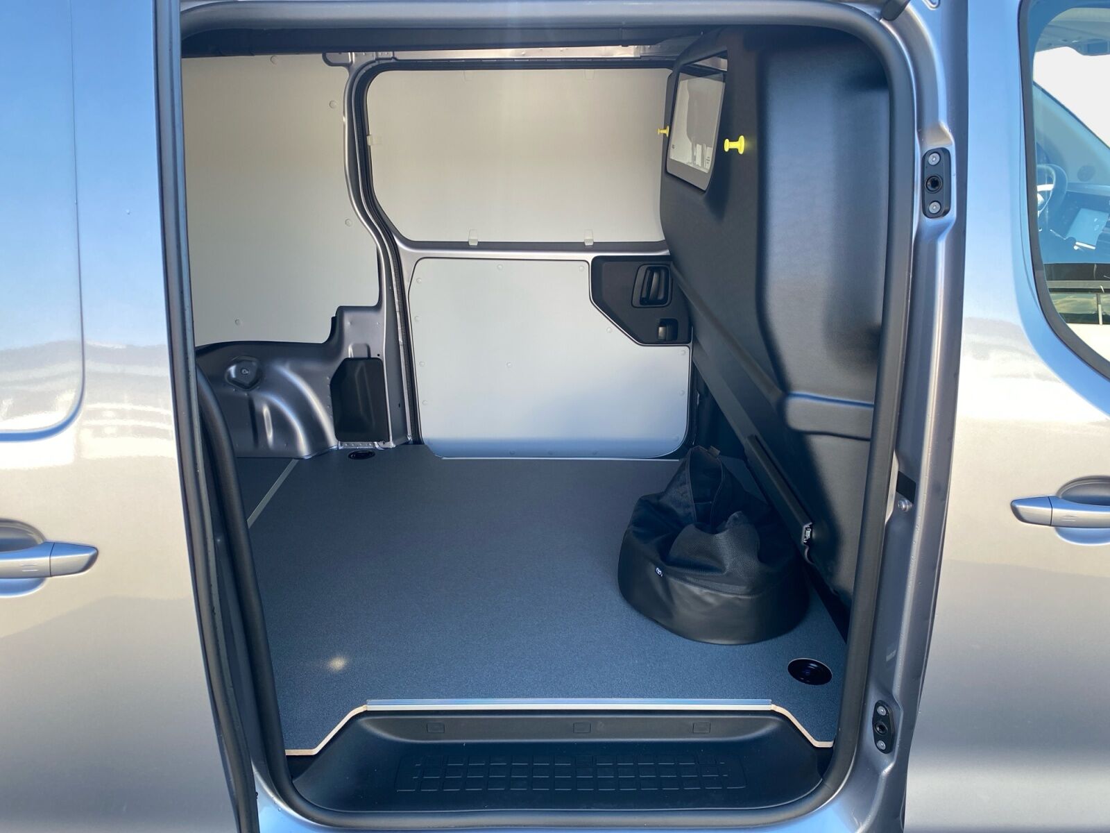 Billede af Toyota Proace Electric Long EL Comfort Master+ m/ 2 Skydedøre 136HK Van Aut.