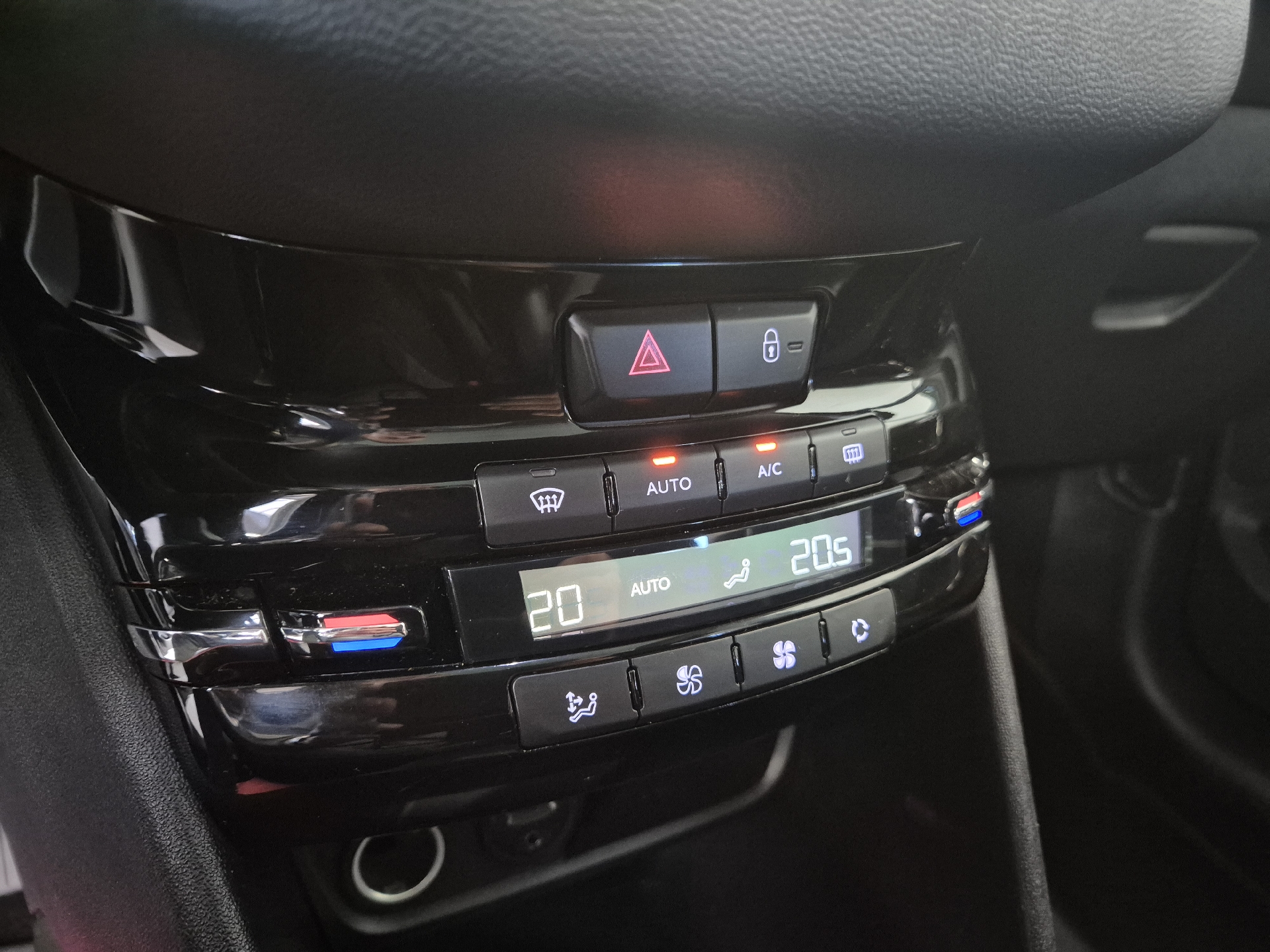 Billede af Peugeot 208 1,6 BlueHDi Envy 100HK 5d