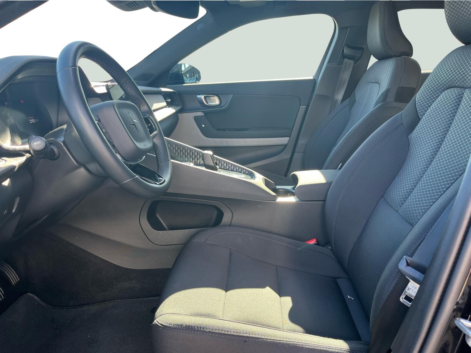 Billede af Polestar 2 EL Long range Single motor 231HK 5d Aut.