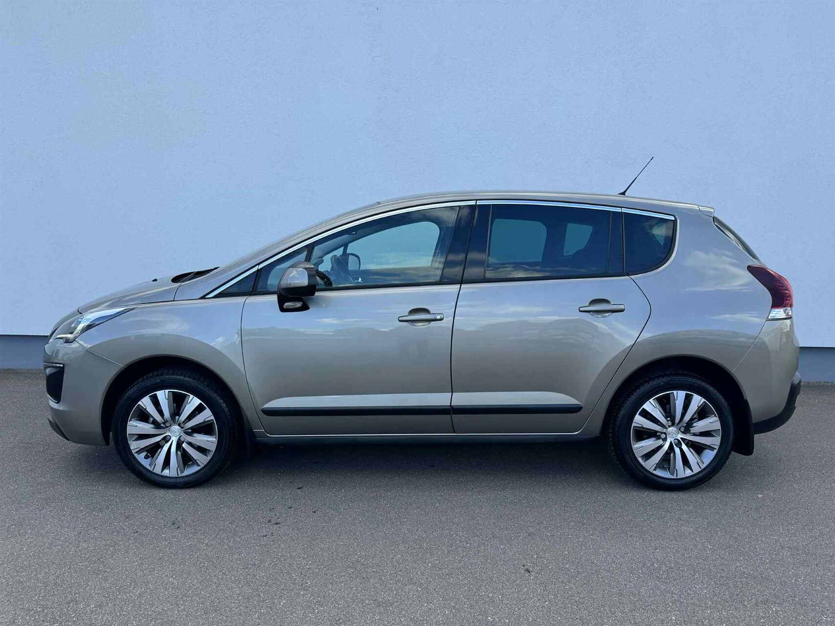 Billede af Peugeot 3008 1,2 e-THP Active 130HK 5d 6g