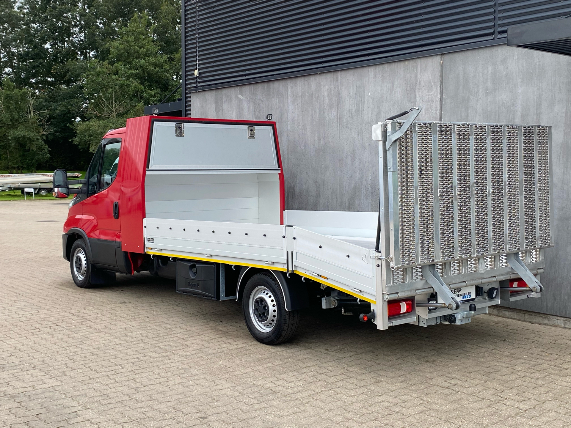 Billede af Iveco Daily 35S18 4100mm 3,0 D 180HK Ladv./Chas. 8g Aut.