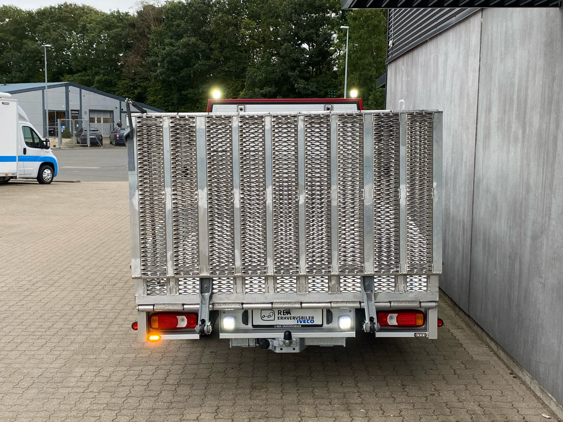 Billede af Iveco Daily 35S18 4100mm 3,0 D 180HK Ladv./Chas. 8g Aut.