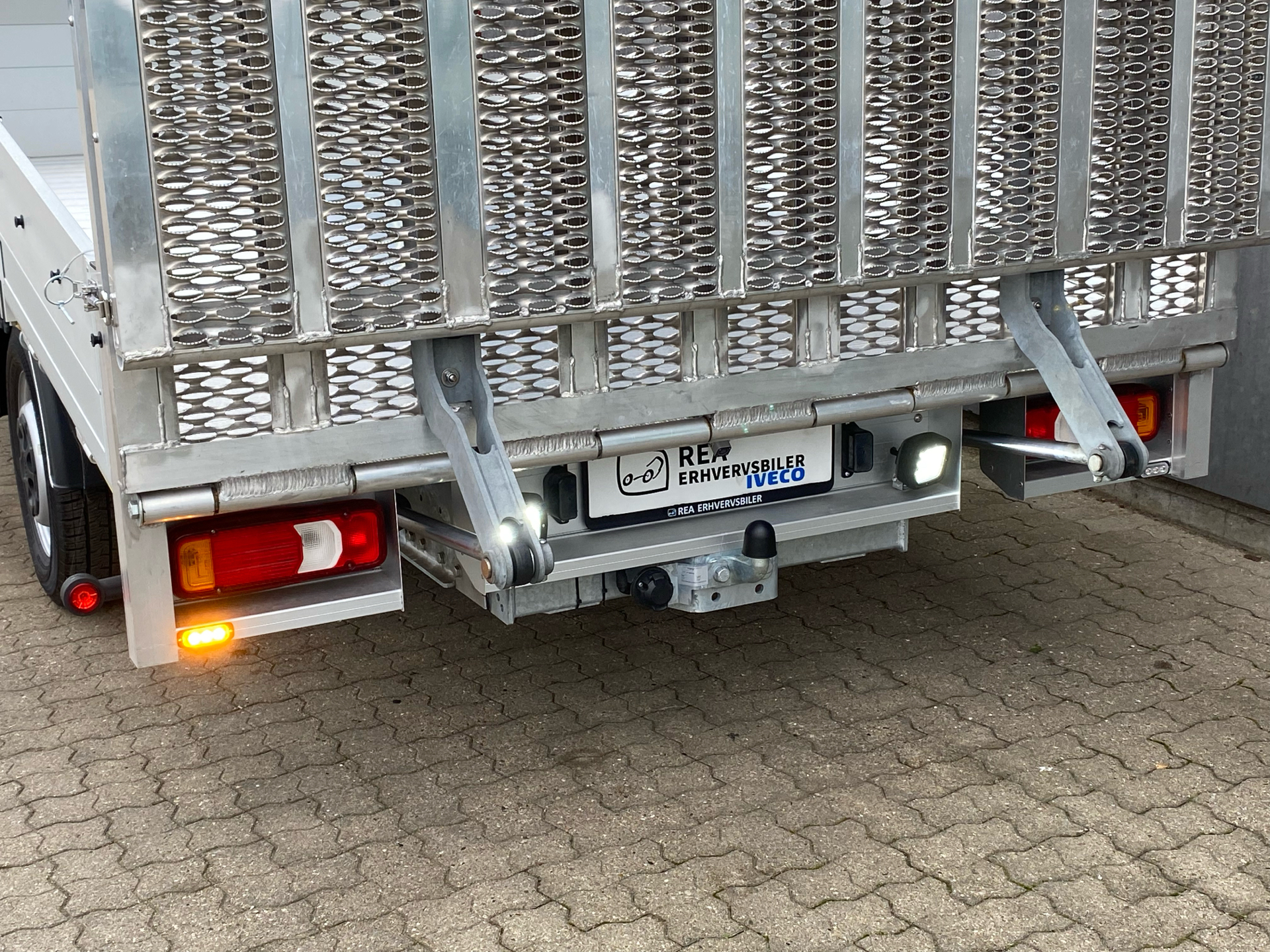 Billede af Iveco Daily 35S18 4100mm 3,0 D 180HK Ladv./Chas. 8g Aut.