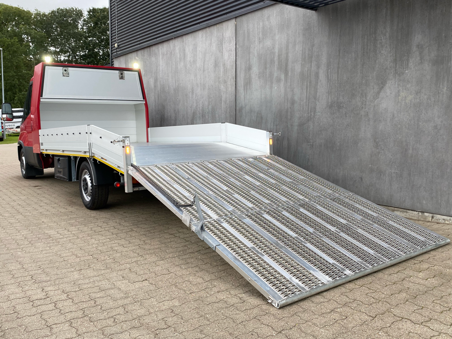 Billede af Iveco Daily 35S18 4100mm 3,0 D 180HK Ladv./Chas. 8g Aut.