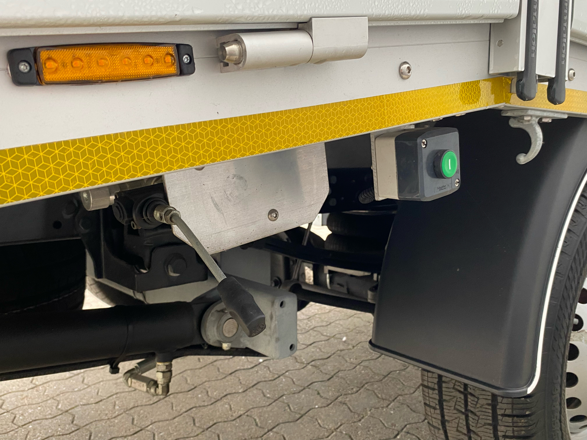 Billede af Iveco Daily 35S18 4100mm 3,0 D 180HK Ladv./Chas. 8g Aut.