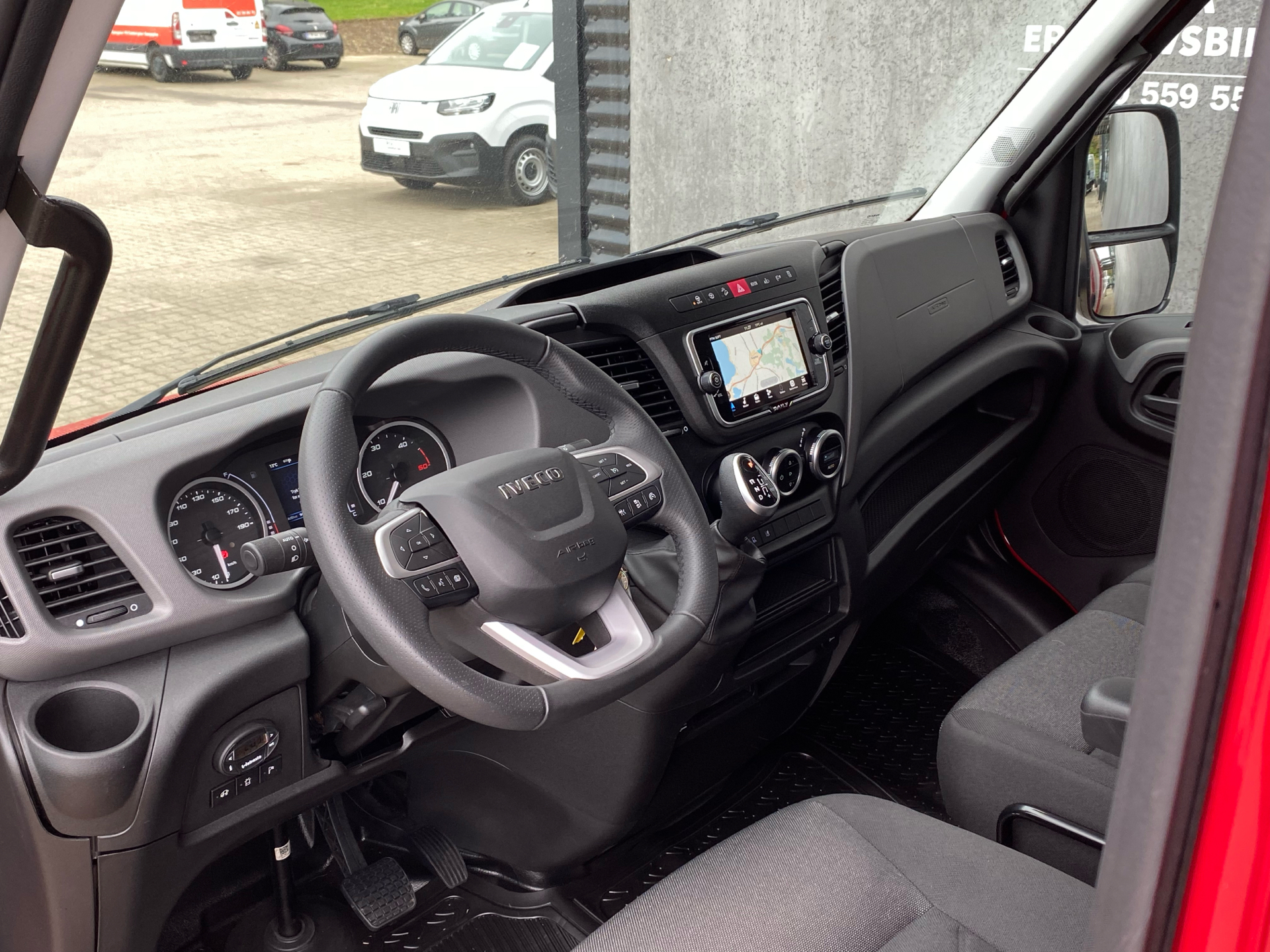 Billede af Iveco Daily 35S18 4100mm 3,0 D 180HK Ladv./Chas. 8g Aut.