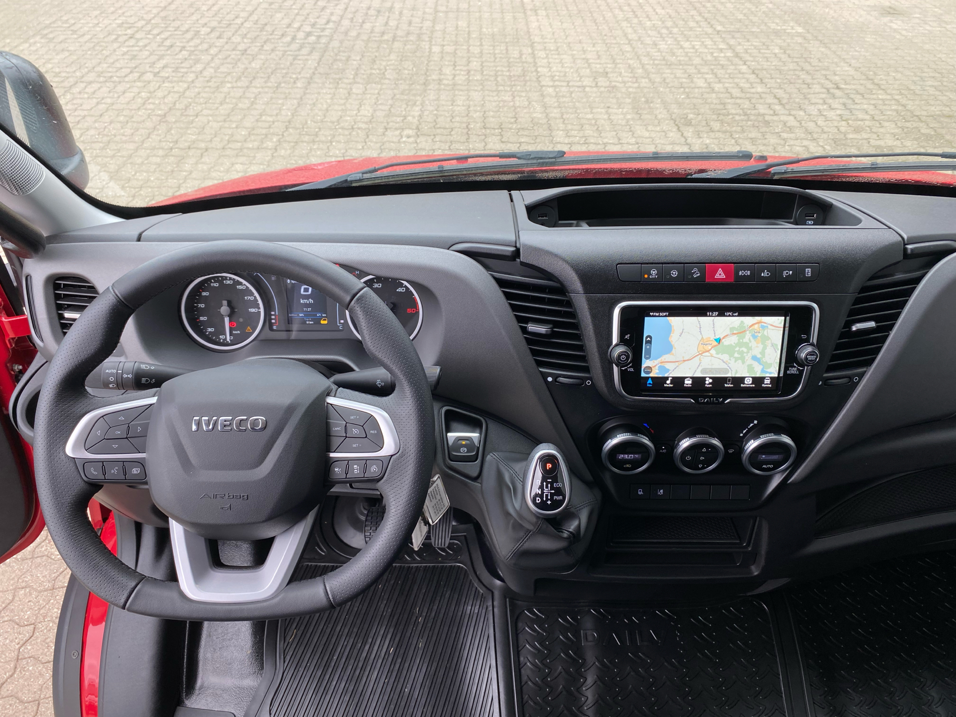 Billede af Iveco Daily 35S18 4100mm 3,0 D 180HK Ladv./Chas. 8g Aut.