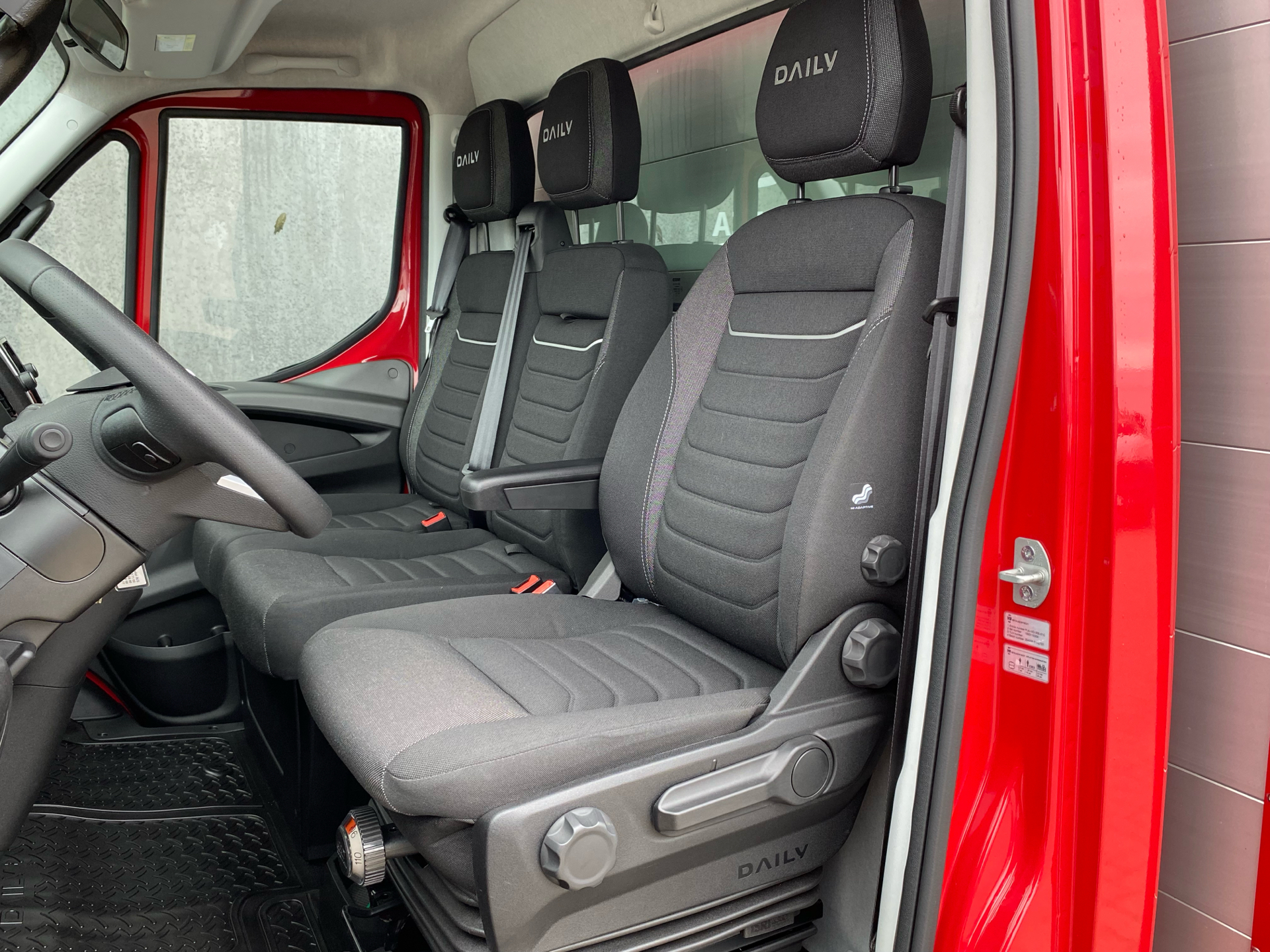 Billede af Iveco Daily 35S18 4100mm 3,0 D 180HK Ladv./Chas. 8g Aut.