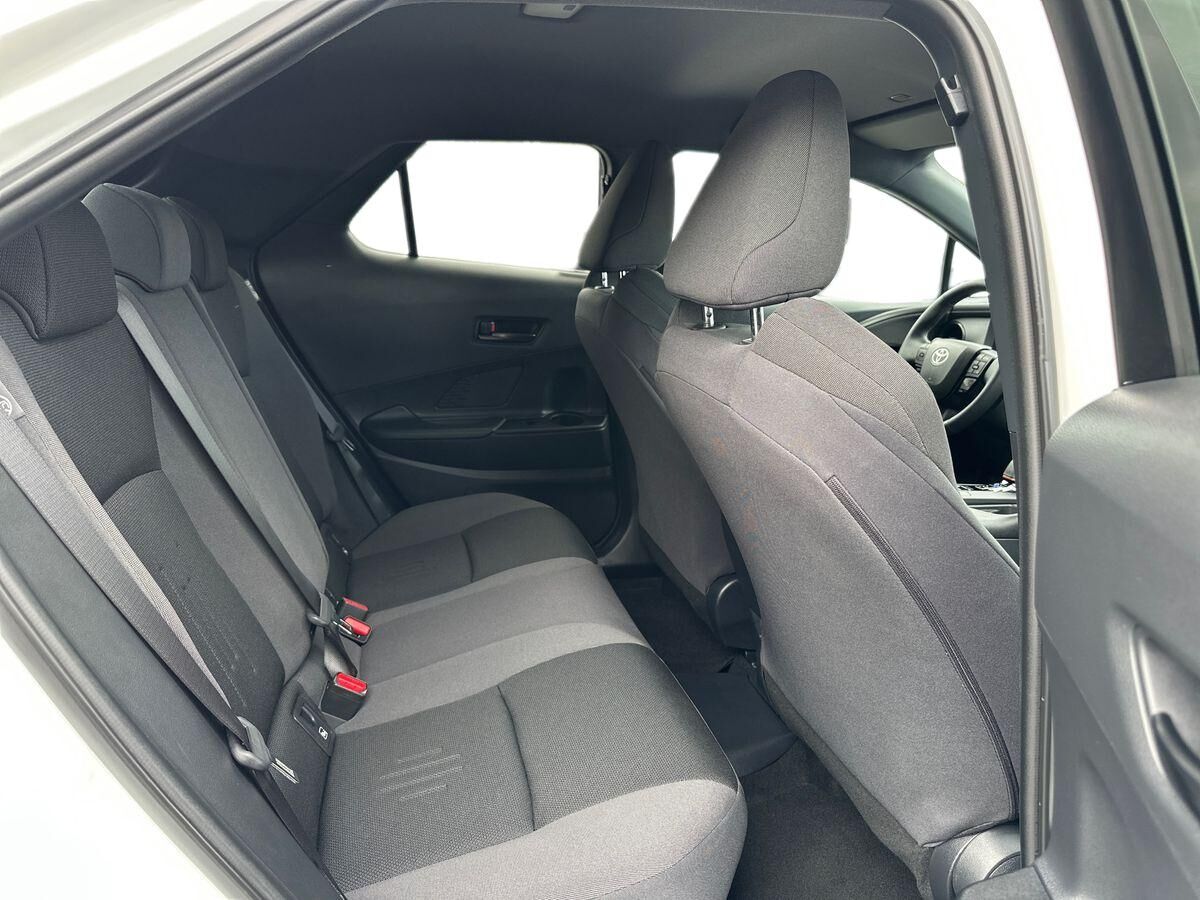 Billede af Toyota C-HR 2,0 Plugin-hybrid Style Smart Bi-tone E-CVT 223HK 5d Trinl. Gear