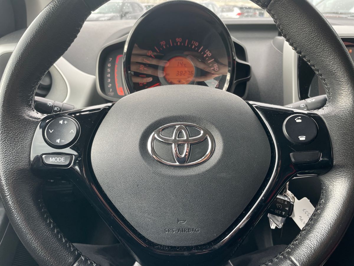 Billede af Toyota Aygo 1,0 VVT-I X-Play + X-Touch 69HK 5d
