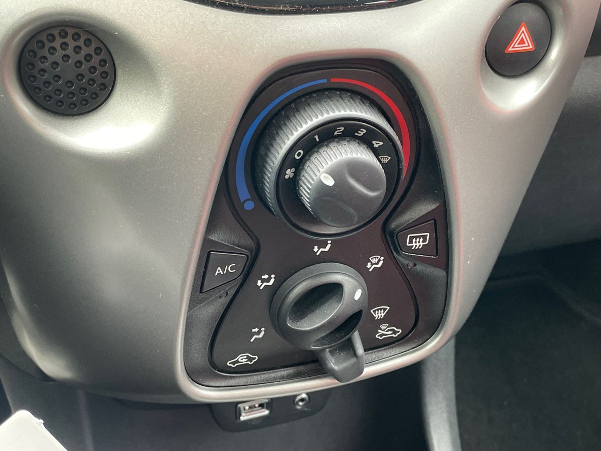 Billede af Toyota Aygo 1,0 VVT-I X-Play + X-Touch 69HK 5d