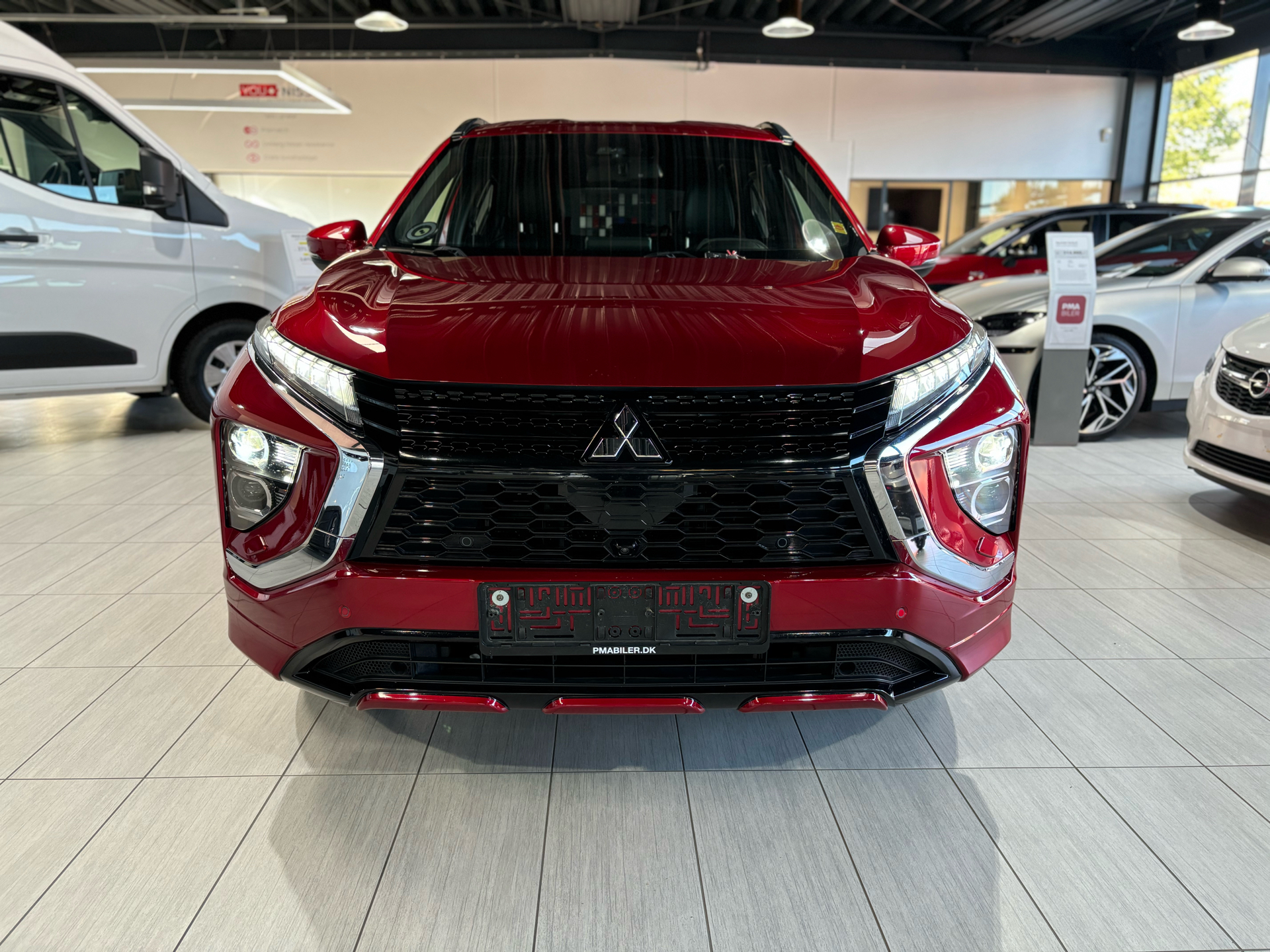 Billede af Mitsubishi Eclipse Cross 2,4 Plugin-hybrid Instyle 4WD 188HK 5d Trinl. Gear