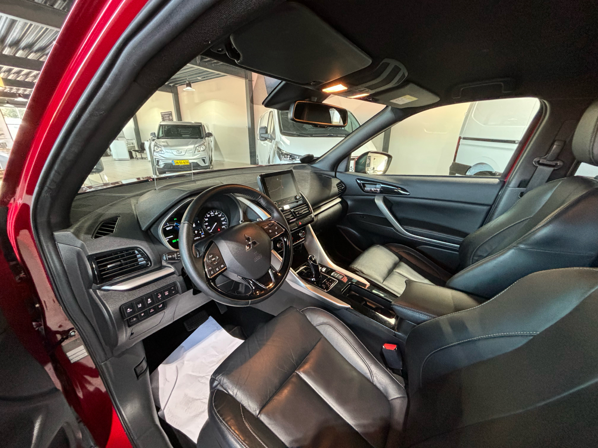Billede af Mitsubishi Eclipse Cross 2,4 Plugin-hybrid Instyle 4WD 188HK 5d Trinl. Gear