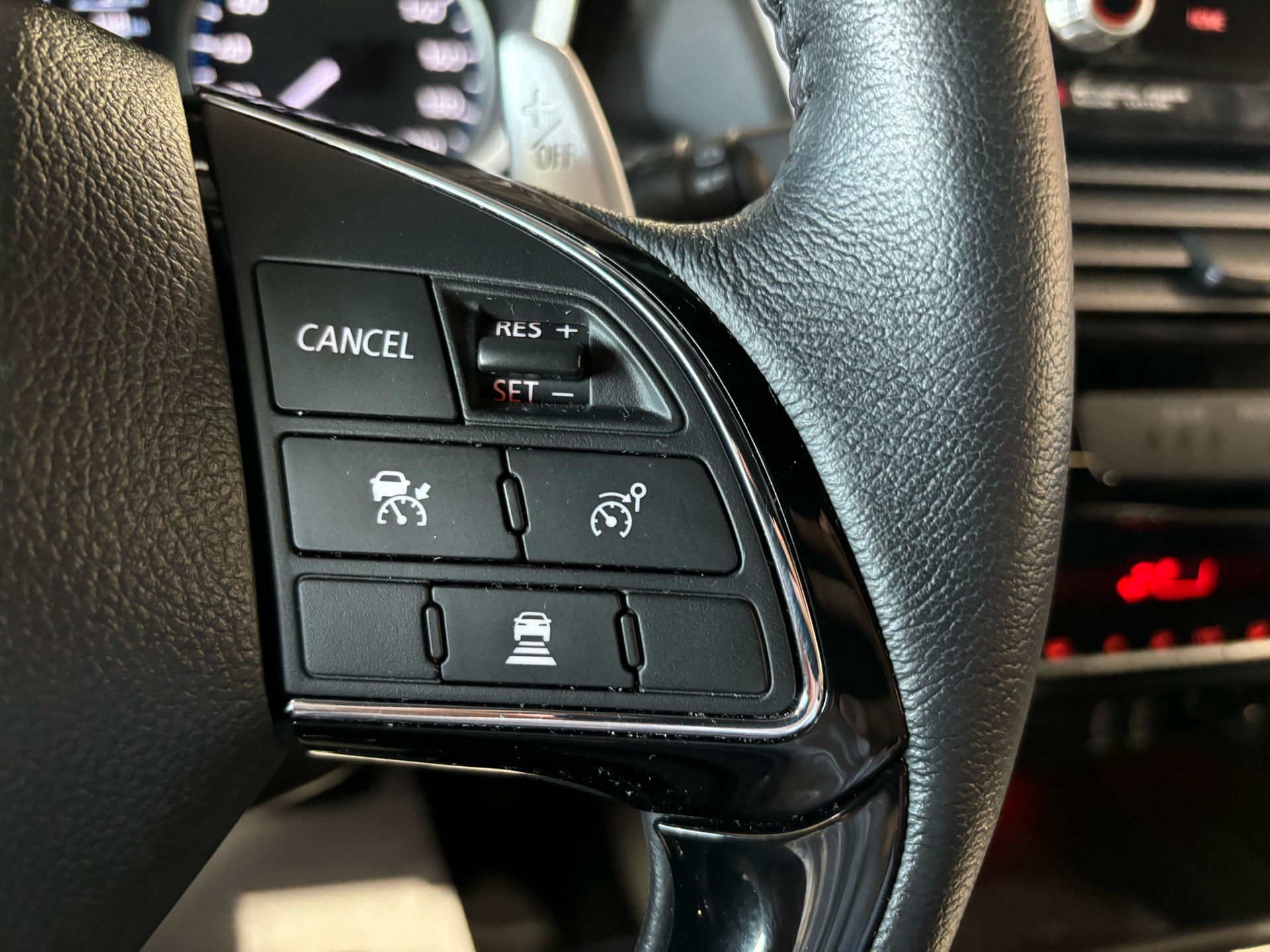 Billede af Mitsubishi Eclipse Cross 2,4 Plugin-hybrid Instyle 4WD 188HK 5d Trinl. Gear
