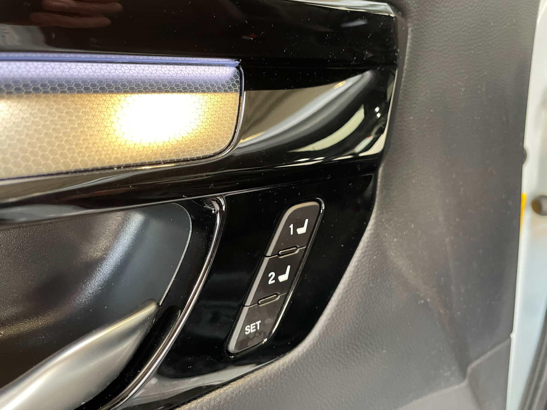 Billede af Honda CR-V 2,0 i-MMD  Plugin-hybrid Advance Tech E-CVT 184HK 5d Trinl. Gear