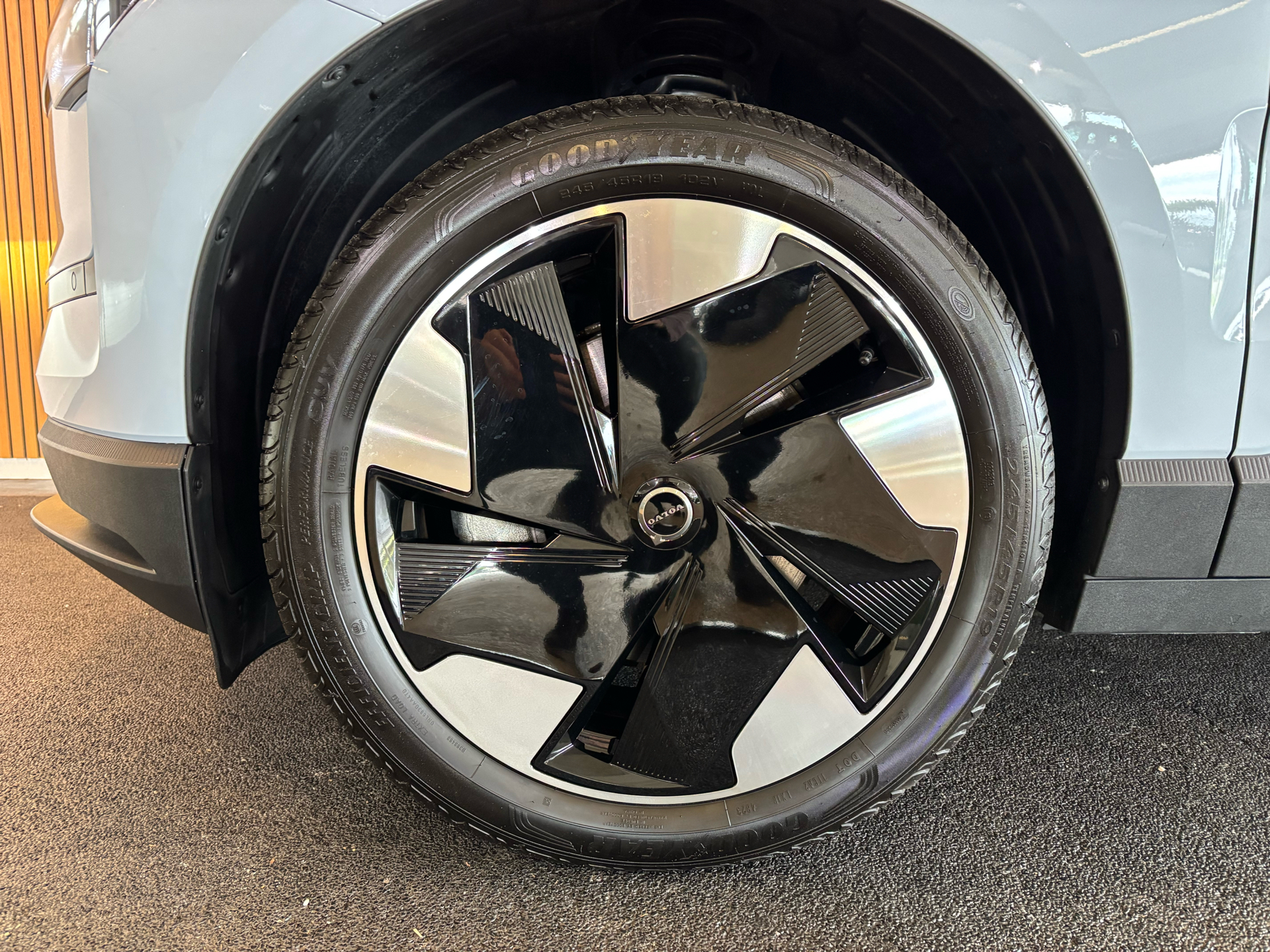 Billede af Volvo EX30 Single Motor Extended Range Plus 272HK 5d Aut.